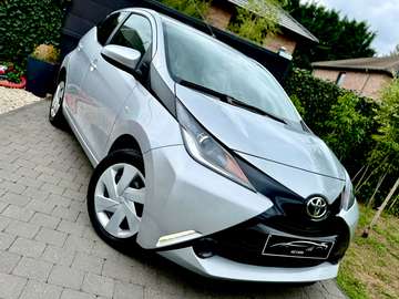 1.0i * 5.000 KM * VÉHICULE NEUF * FULL GPS AIRCO !