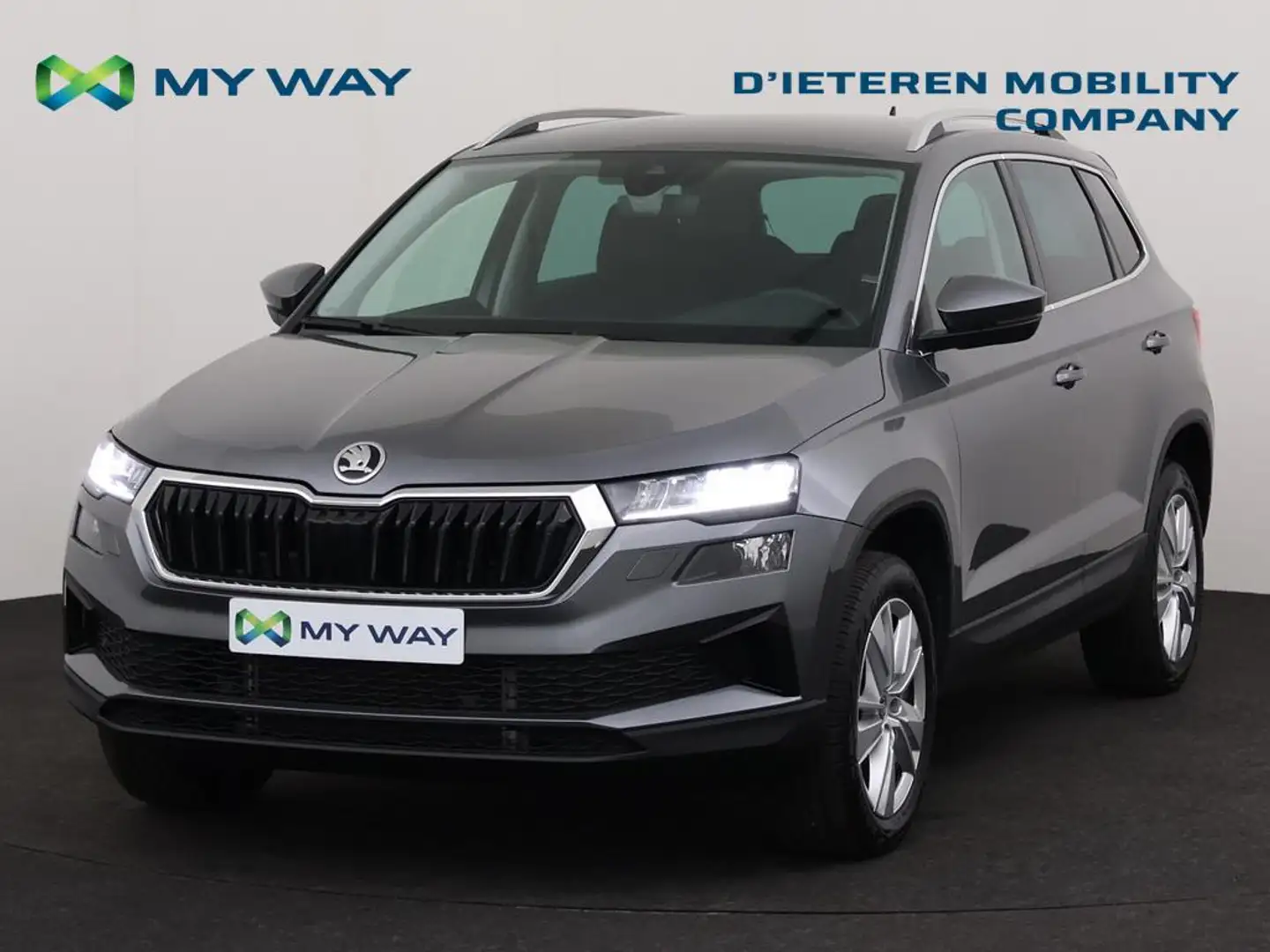 Skoda Karoq FAMILY 1.5 TSI 150 PK DSG-7 / ACC / Camera / Apple Carplay Grijs - 1