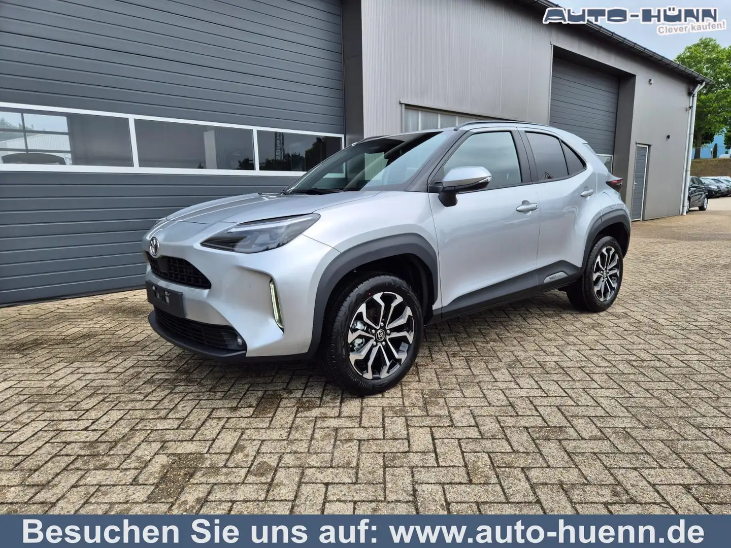 Toyota Yaris Cross 1.5VVT-iE 130PS Automatik Teamplayer Klimaautom... Silber - 1
