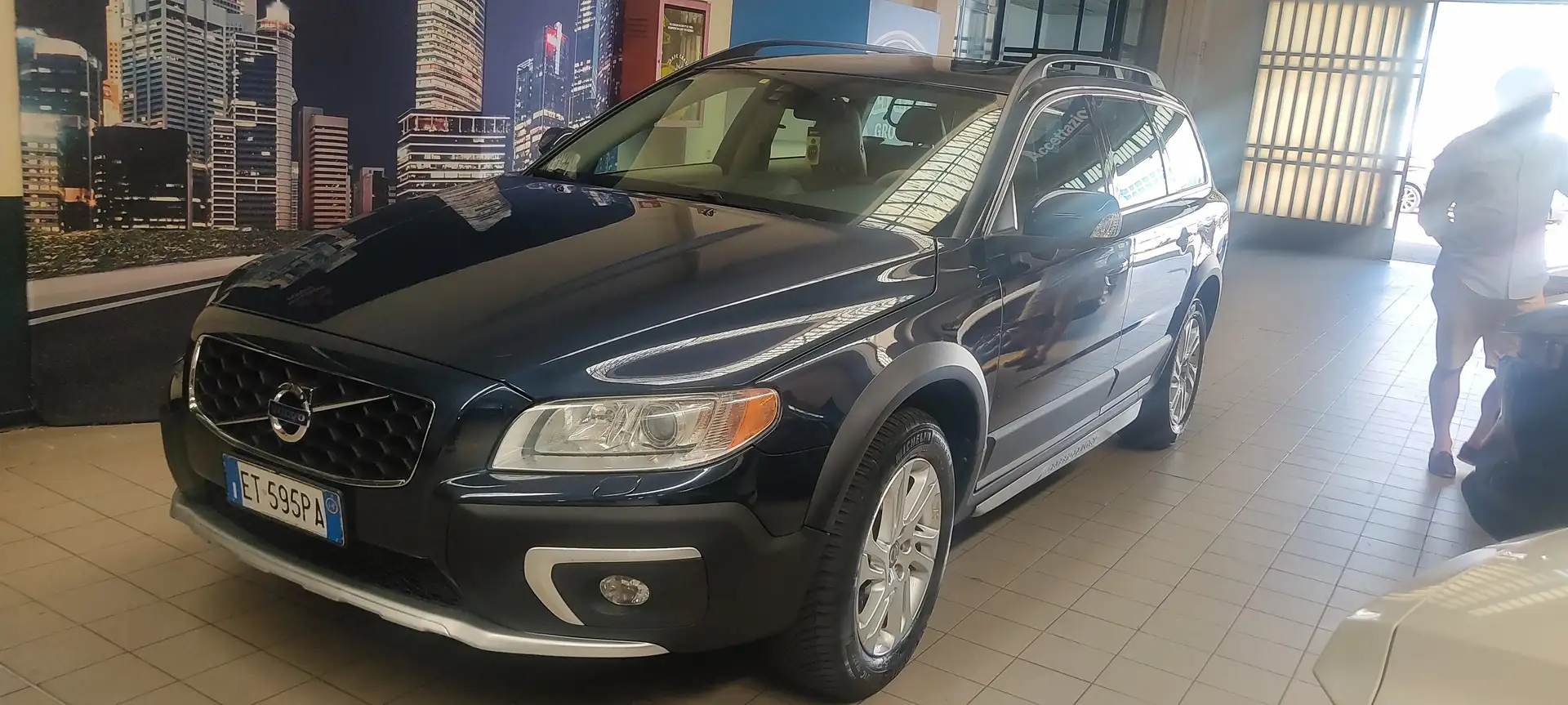Volvo XC70 XC70 2.4 d5 Momentum awd 215cv geartronic FL Blu/Azzurro - 2