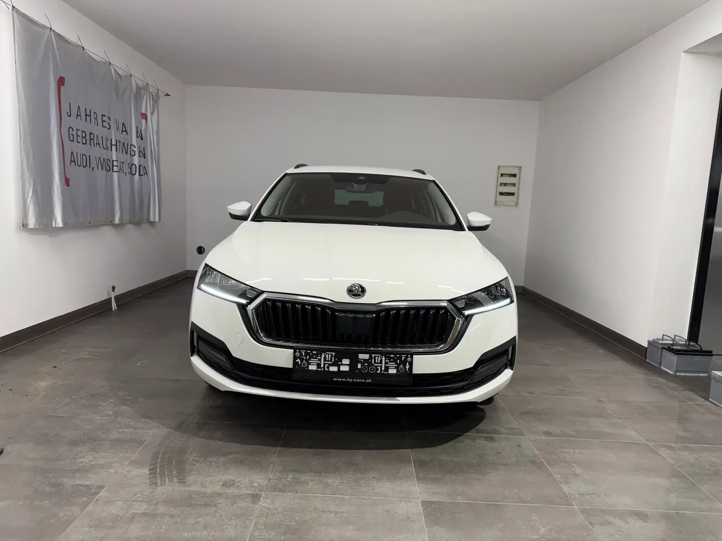 Skoda Octavia 2.0 TDI Ambition AHK LED FLA LANEASSIST SMARTLINK Weiß - 1