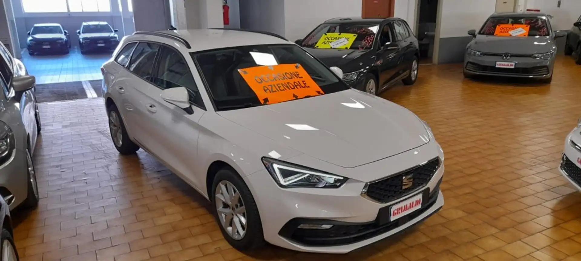 SEAT Leon Sportstourer 1.0 eTSI DSG Business FULL LED MHEV Grigio - 1