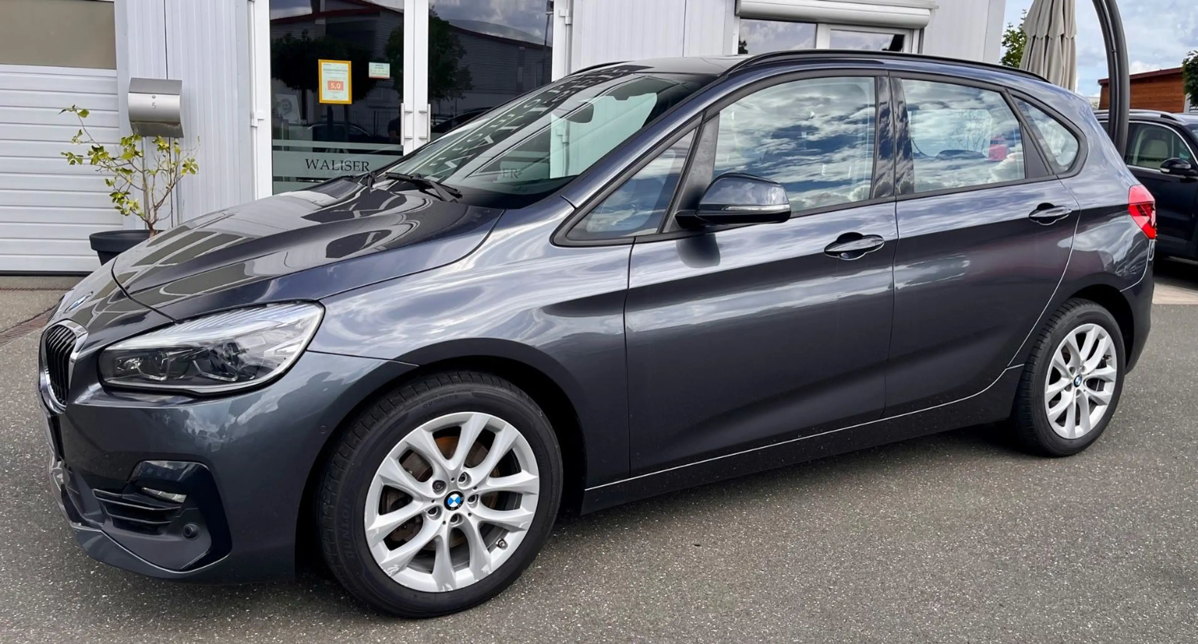 BMW 220 i Active Tourer Sport Line Aut.|Panorama|Navi — photo 9
