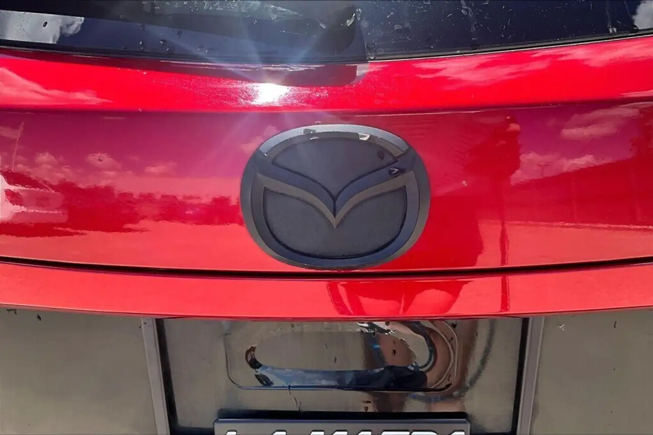 Mazda 3 снимка Mazda 3
