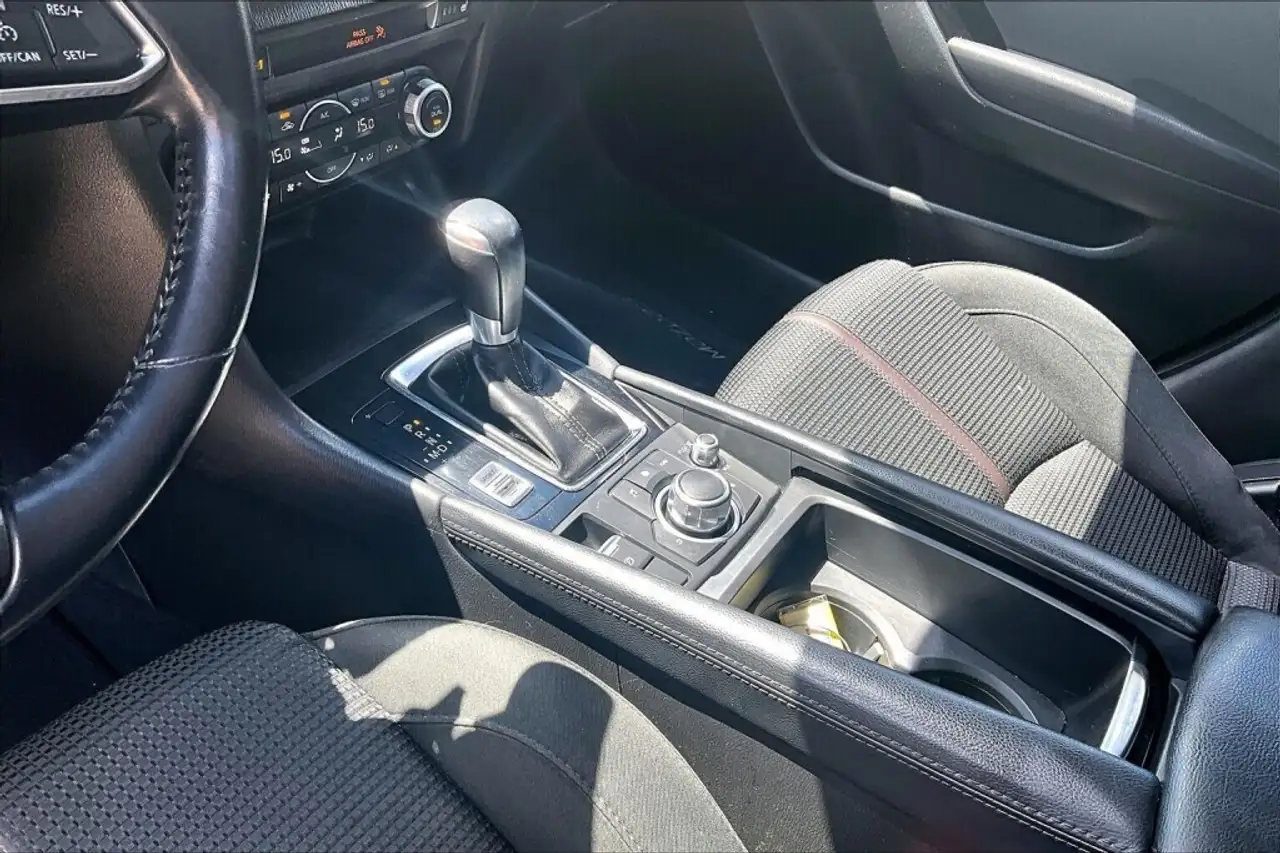 Mazda 3 снимка Mazda 3