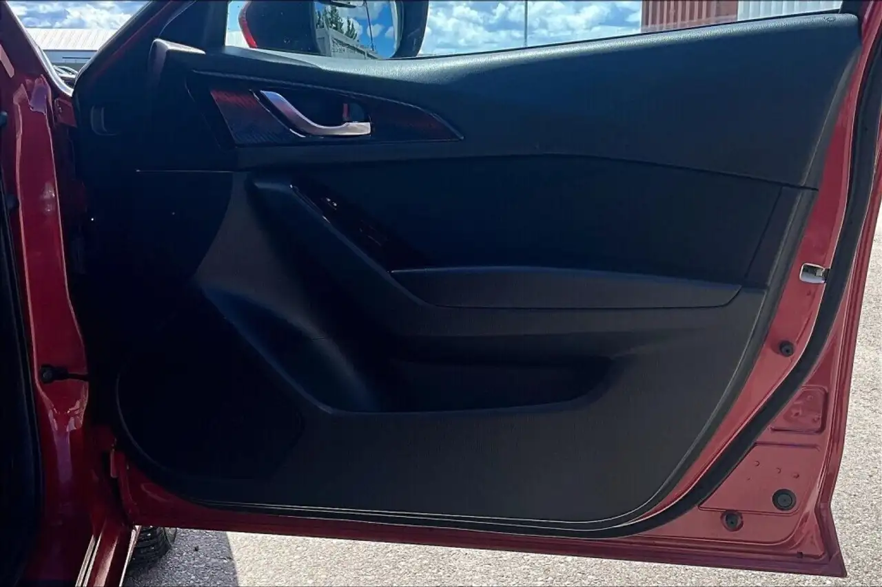 Mazda 3 снимка Mazda 3