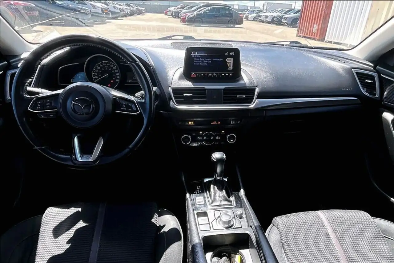 Mazda 3 снимка Mazda 3