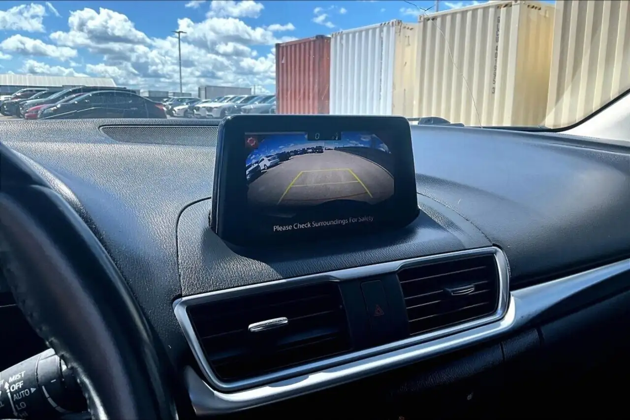 Mazda 3 снимка Mazda 3