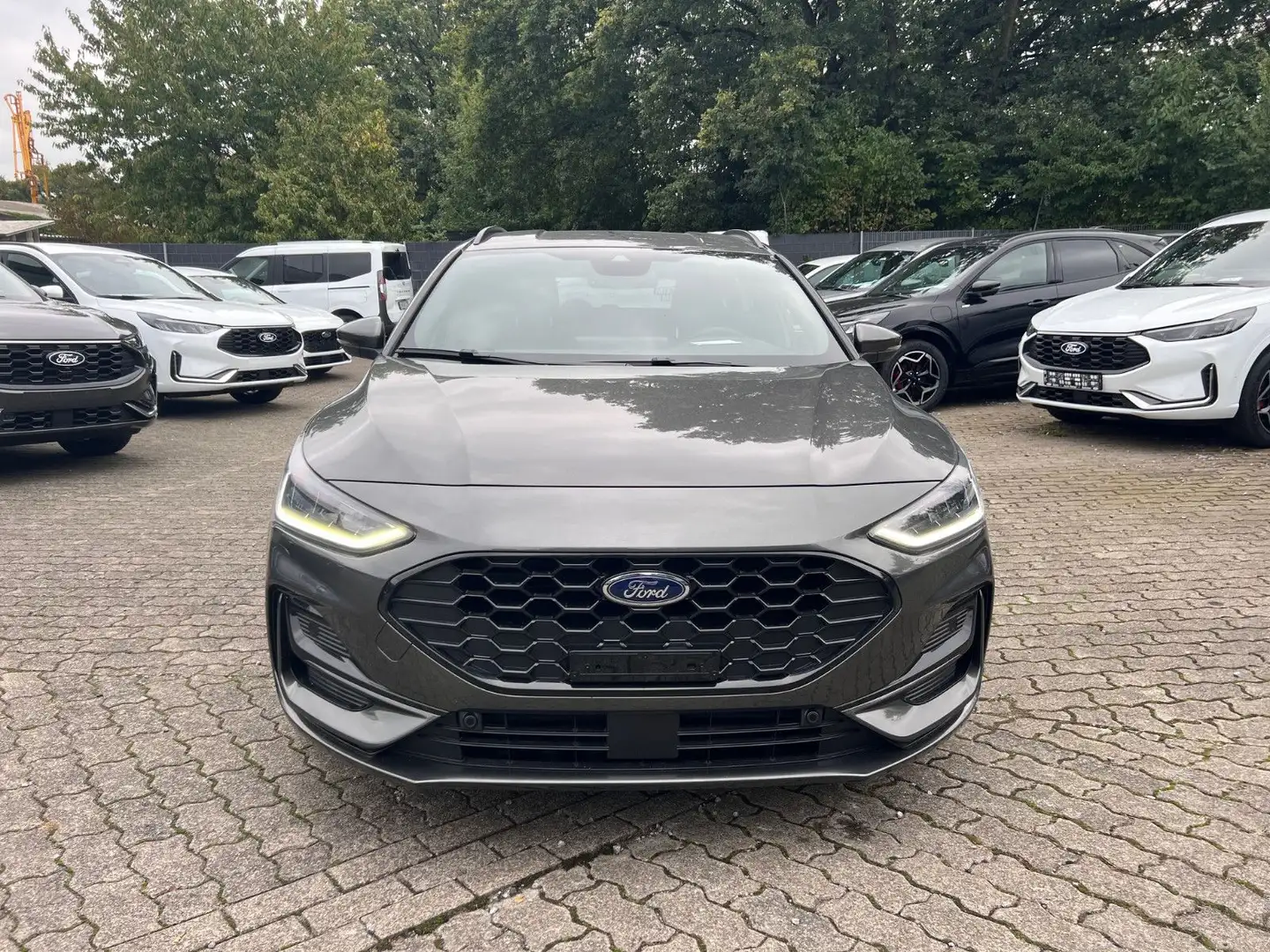 Ford Focus ST-Line X Autom. Navi/Kamra/Winterpaket Grau - 2