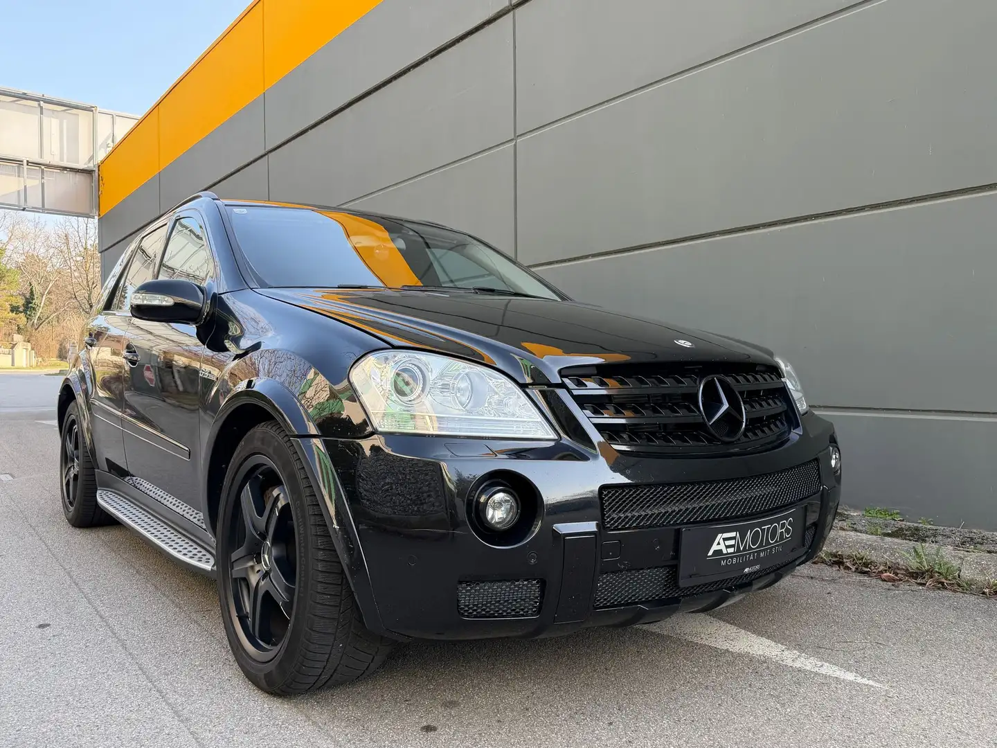 Mercedes-Benz ML 63 AMG *NAVI*RFK*SBD*AIRMATIC*KREDIT*GARANTIE* Schwarz - 1