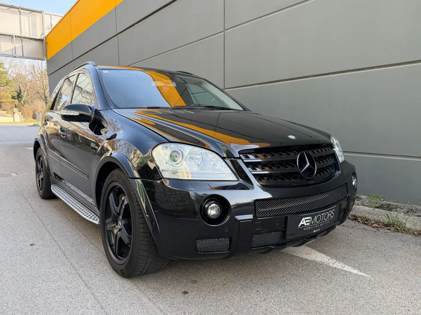 Mercedes-Benz ML 63 AMG *NAVI*RFK*SBD*AIRMATIC*KREDIT*GARANTIE* Schwarz - 2