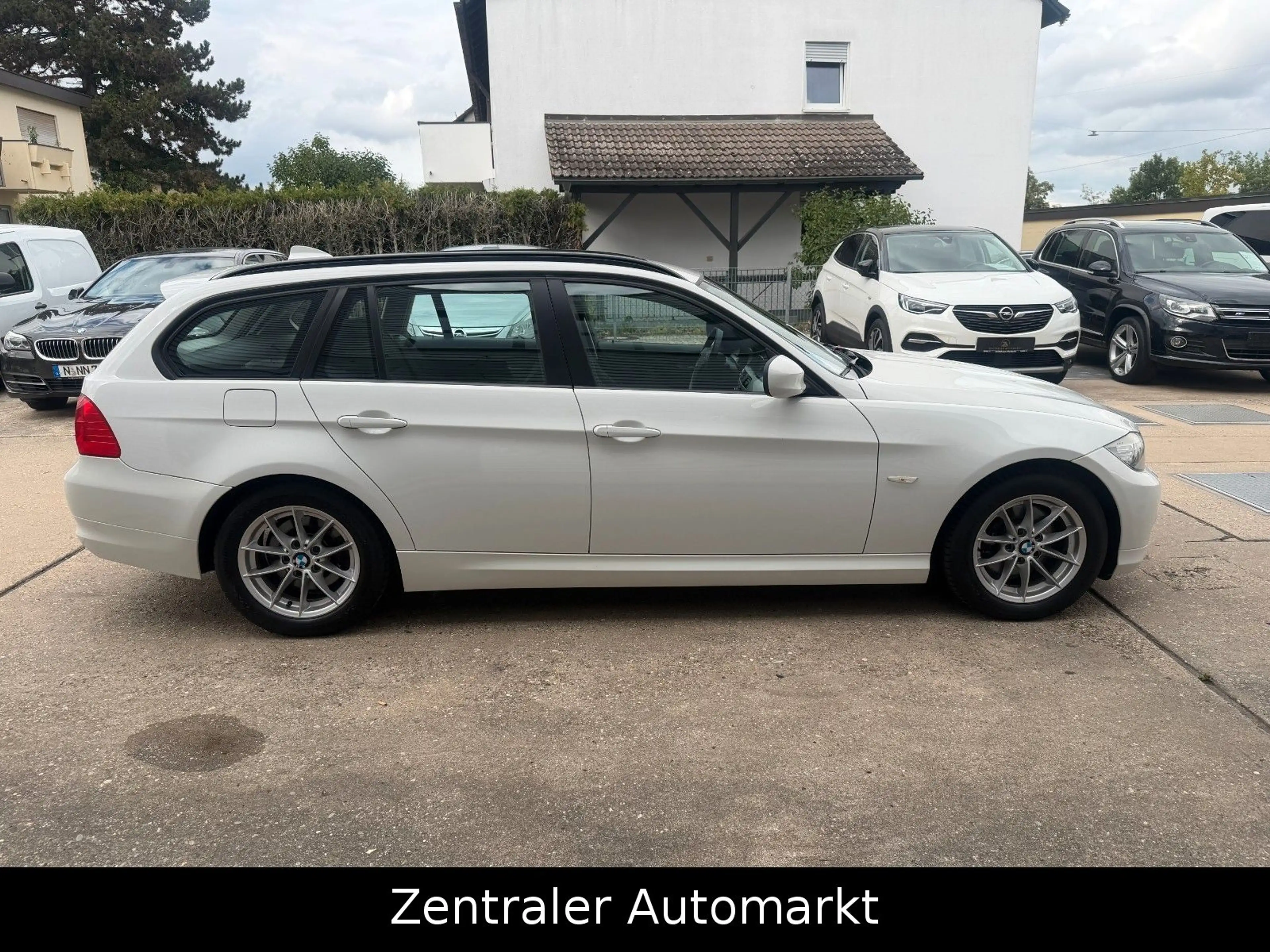 BMW 320 d  Touring/Xenon/Navi/Panorama/PDC — photo 4