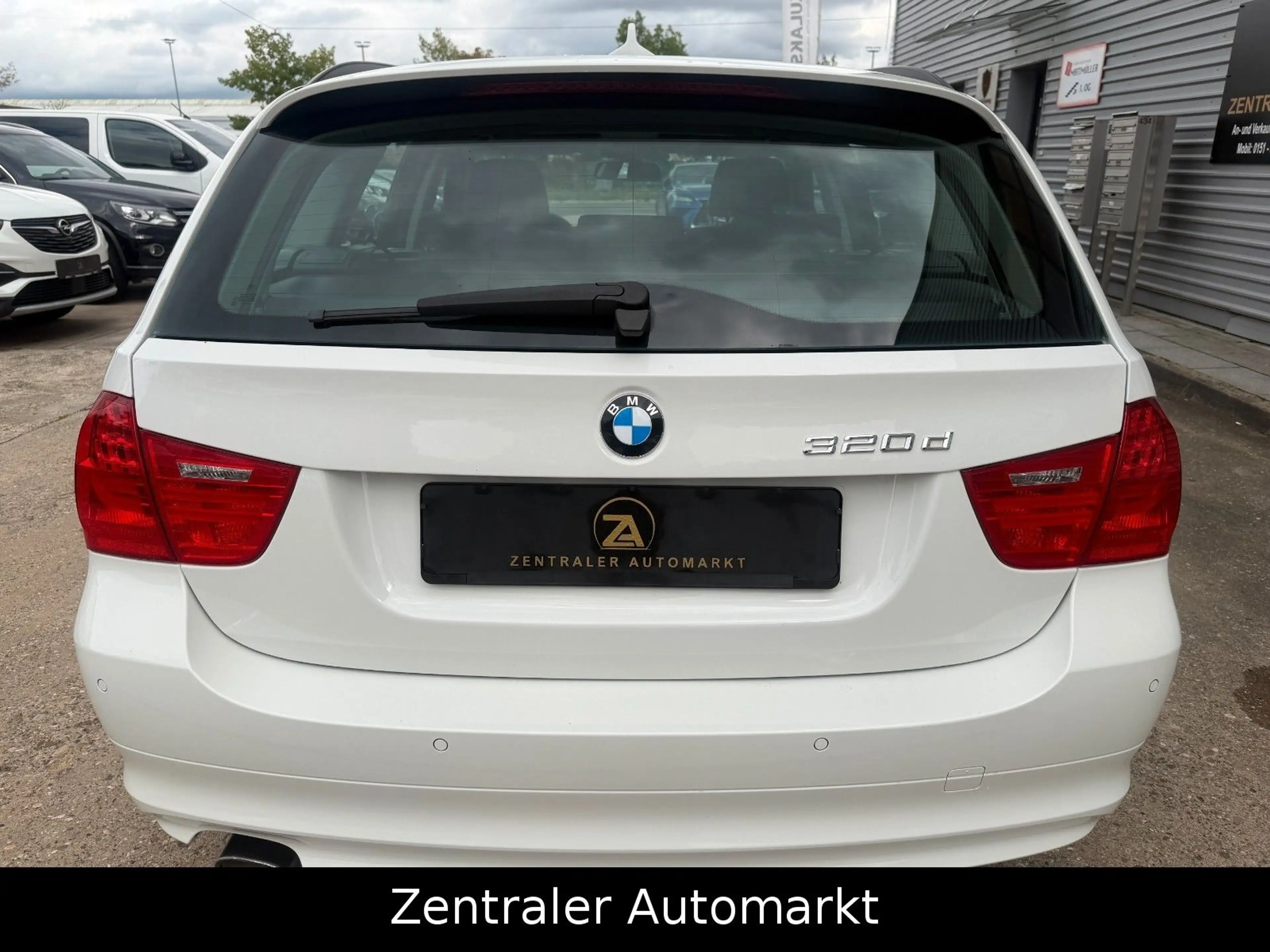 BMW 320 d  Touring/Xenon/Navi/Panorama/PDC — photo 6