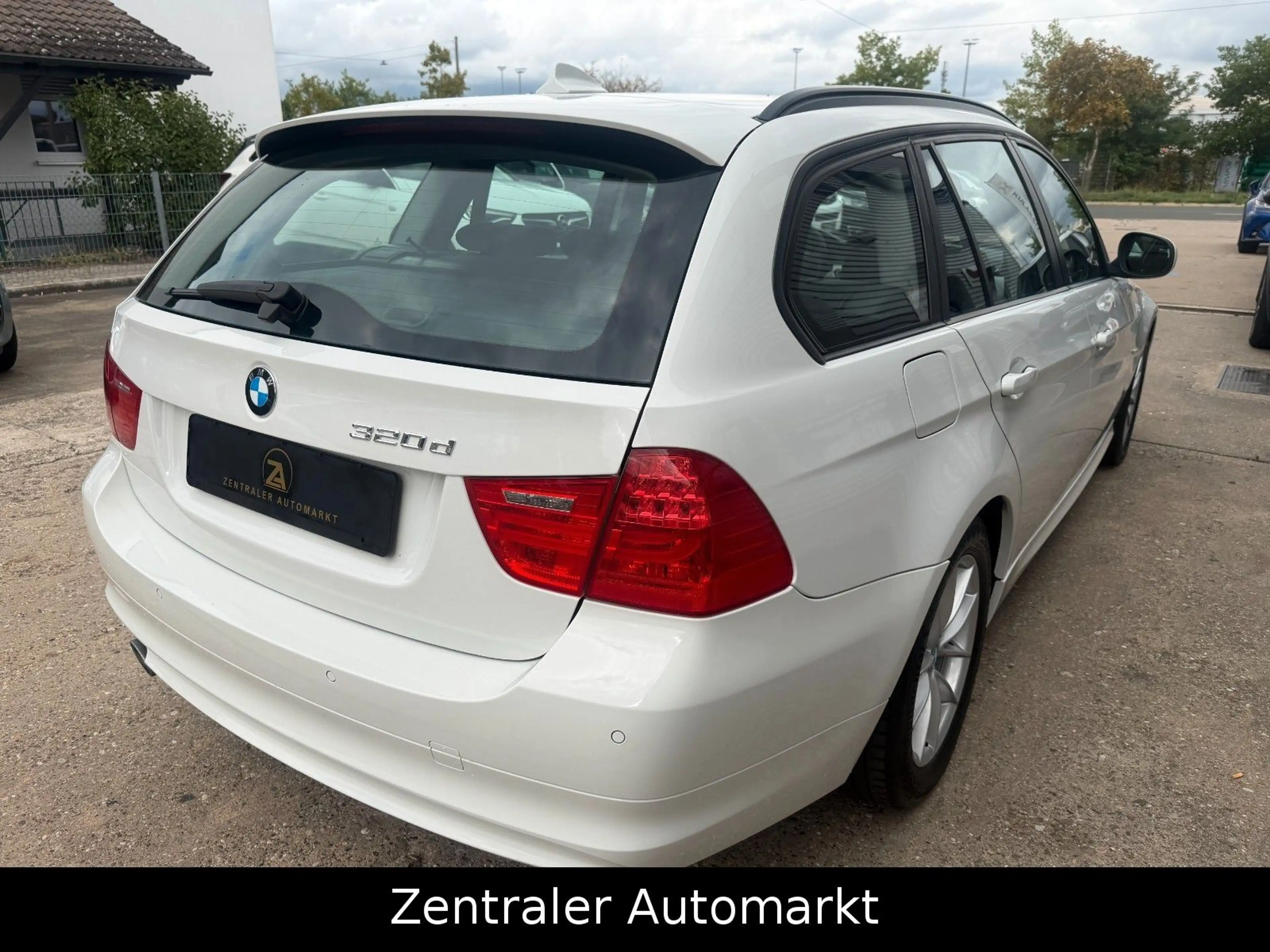 BMW 320 d  Touring/Xenon/Navi/Panorama/PDC — photo 5