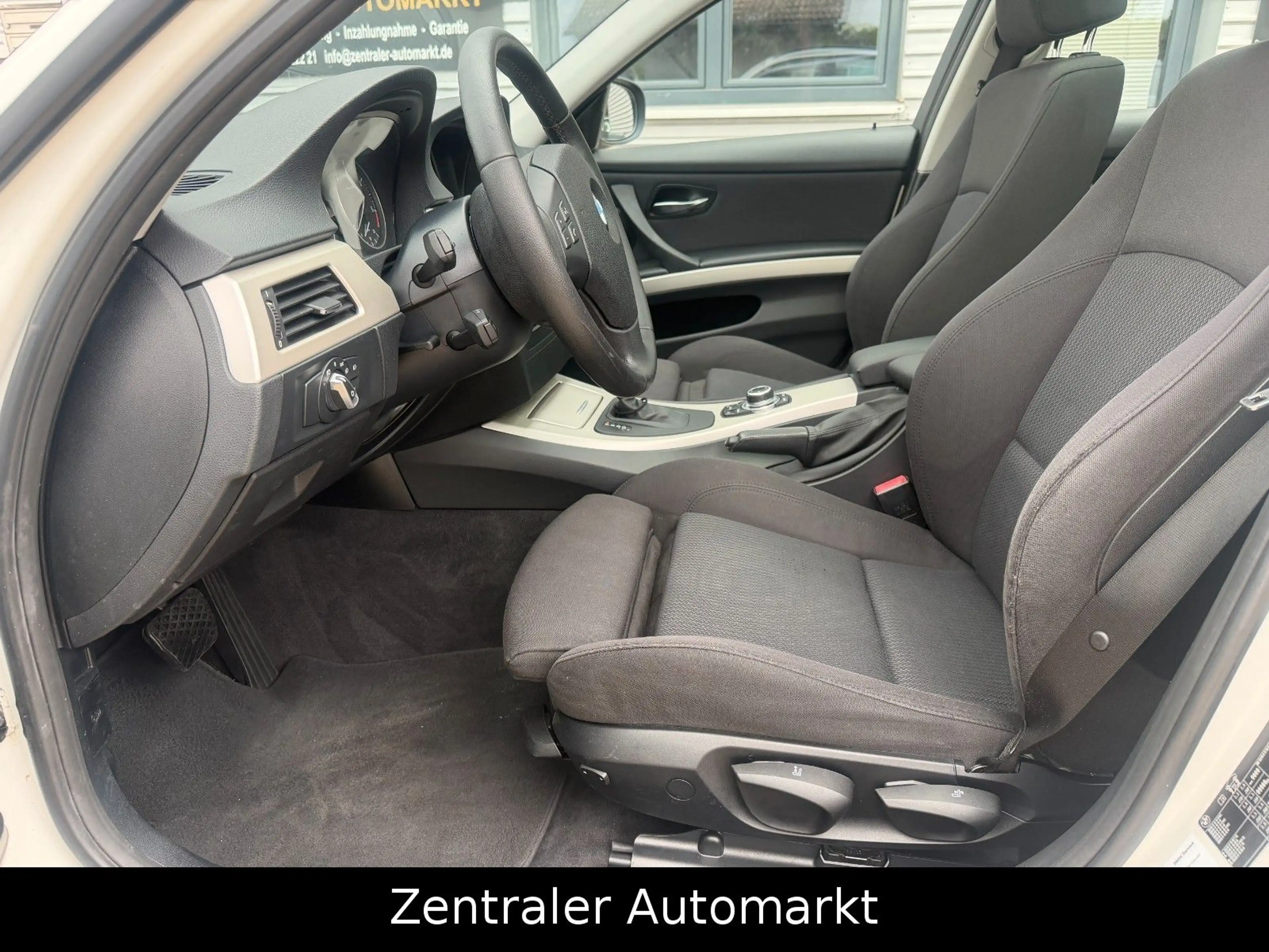 BMW 320 d  Touring/Xenon/Navi/Panorama/PDC — photo 10