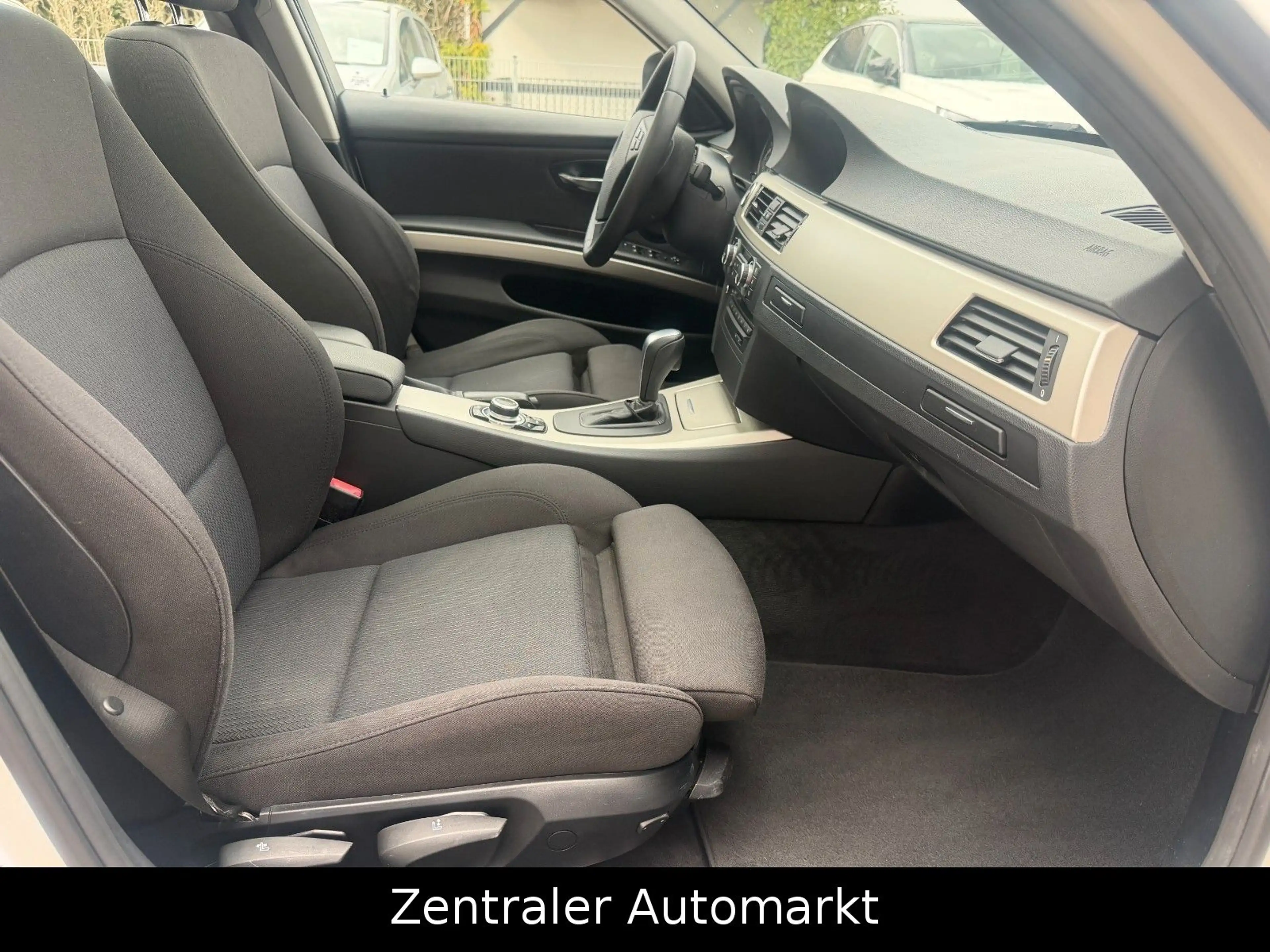 BMW 320 d  Touring/Xenon/Navi/Panorama/PDC — photo 13