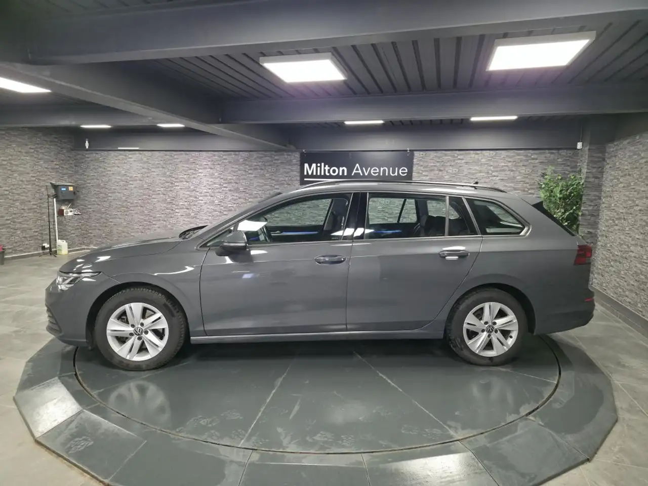 Volkswagen Golf Standard Model — photo 2