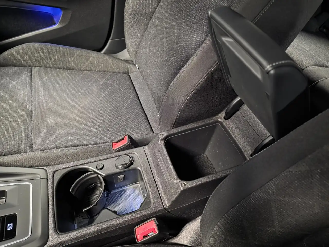 Volkswagen Golf Standard Model — photo 41