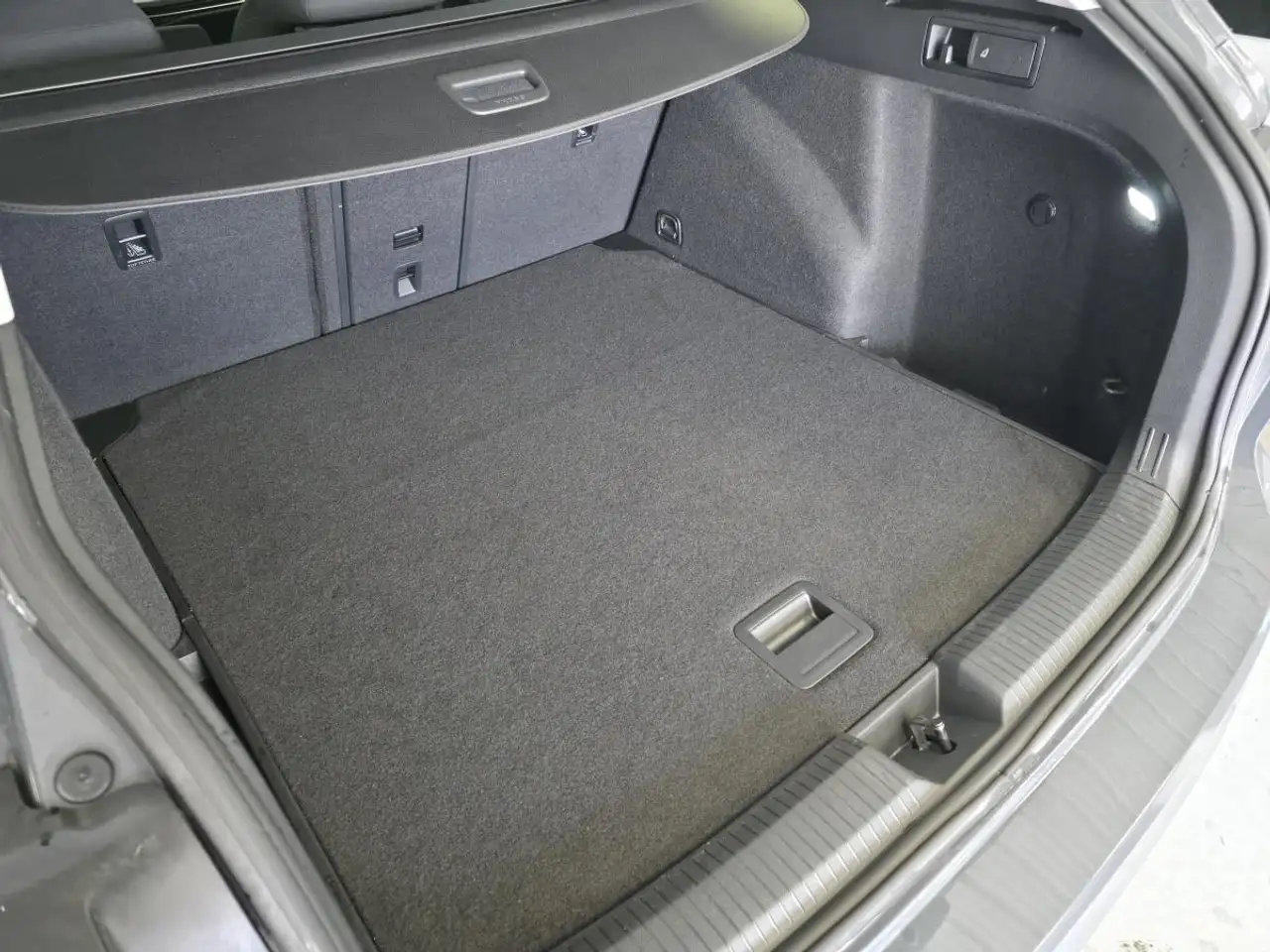 Volkswagen Golf Standard Model — photo 16