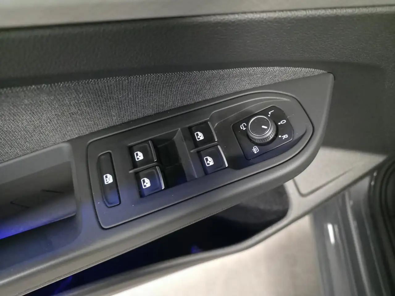 Volkswagen Golf Standard Model — photo 34