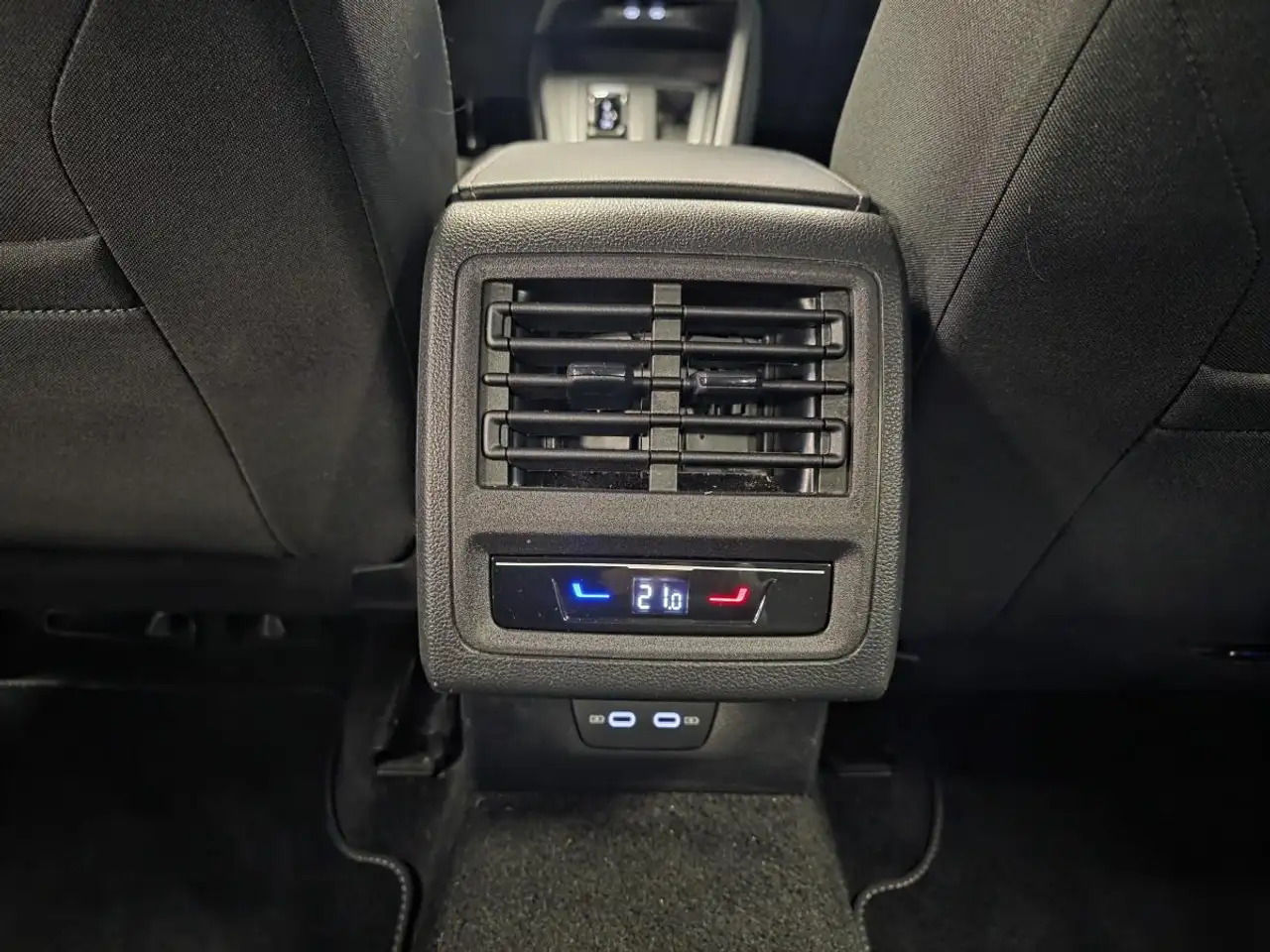 Volkswagen Golf Standard Model — photo 20
