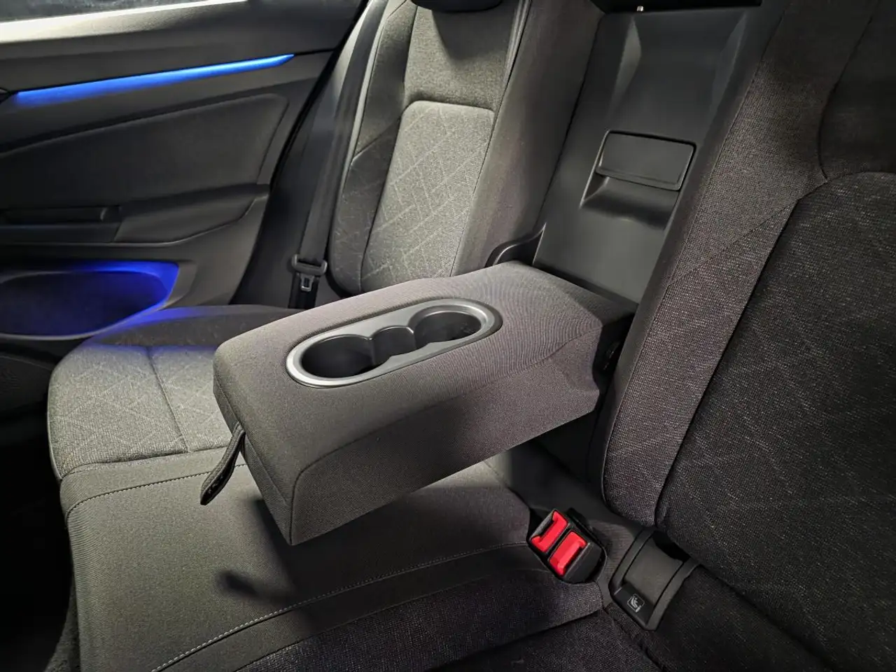 Volkswagen Golf Standard Model — photo 43