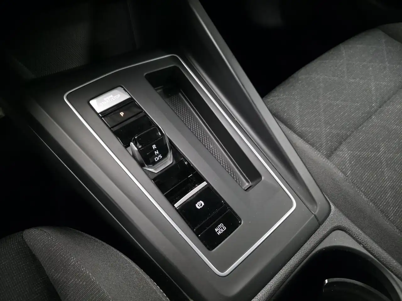 Volkswagen Golf Standard Model — photo 18