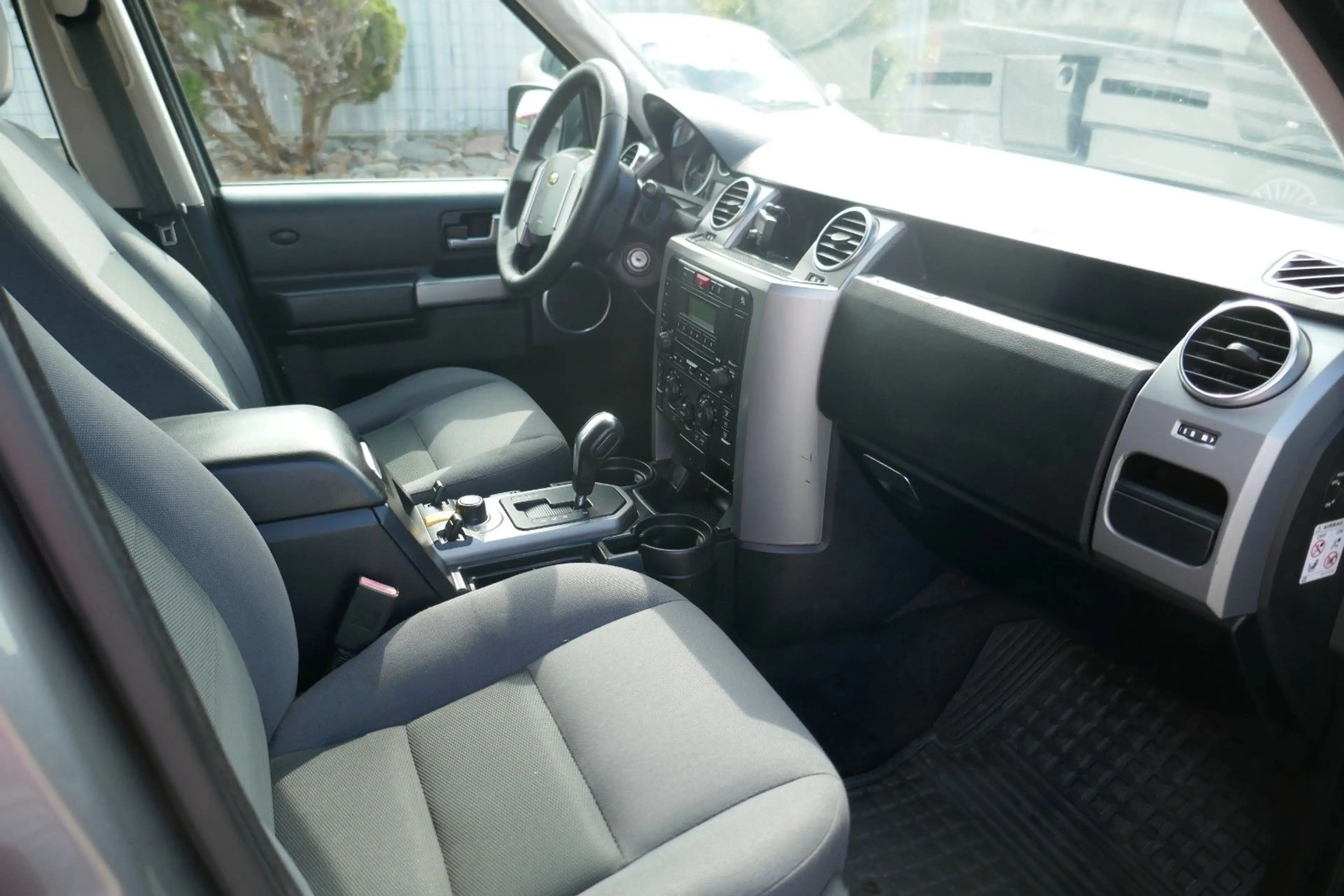 Land Rover Discovery 3   2.7 V6  4x4 AUTOMATIK 7 SITZE — photo 13