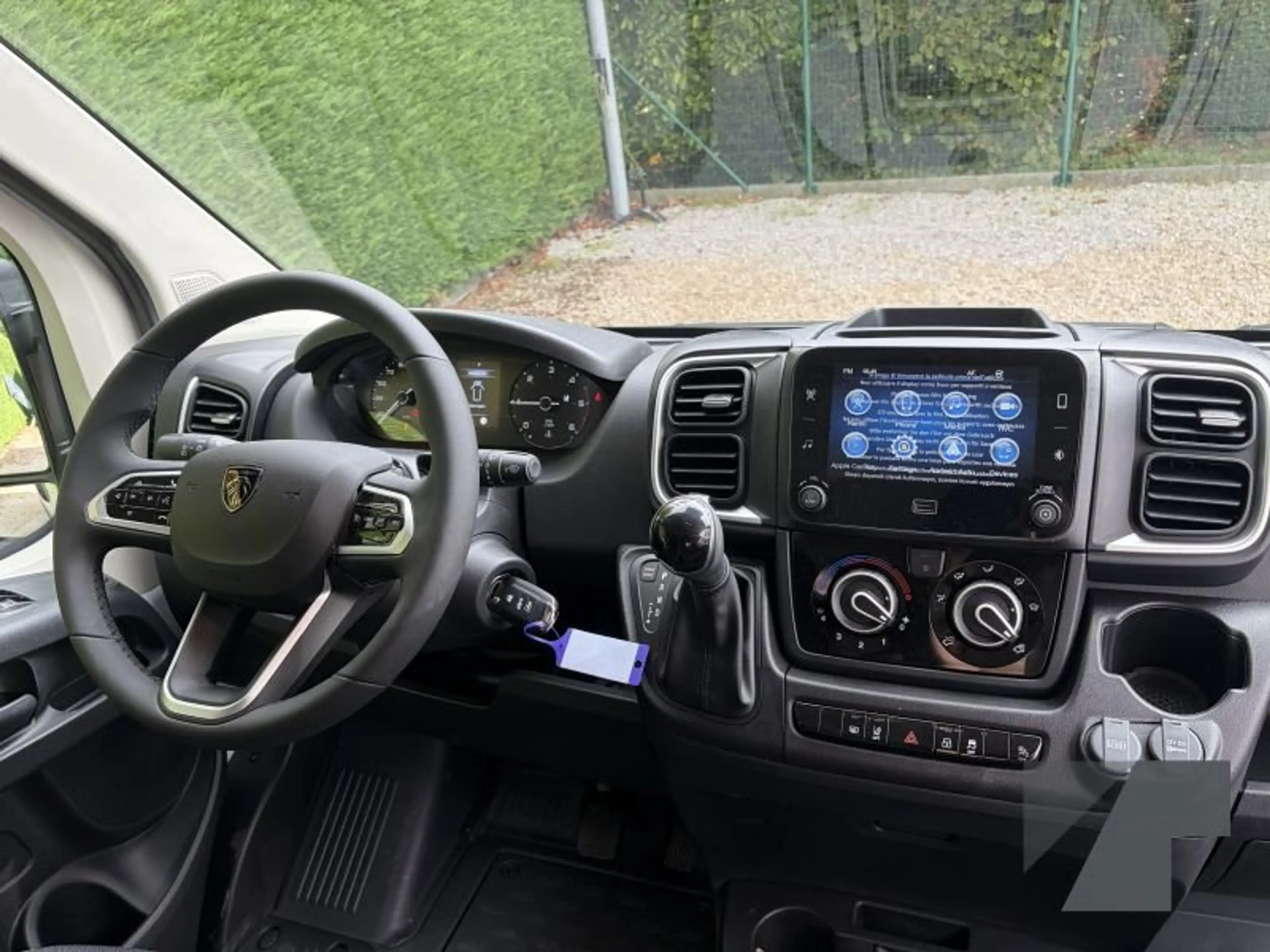 Peugeot Boxer 335 L2H2 BlueHDi 180 — photo 9