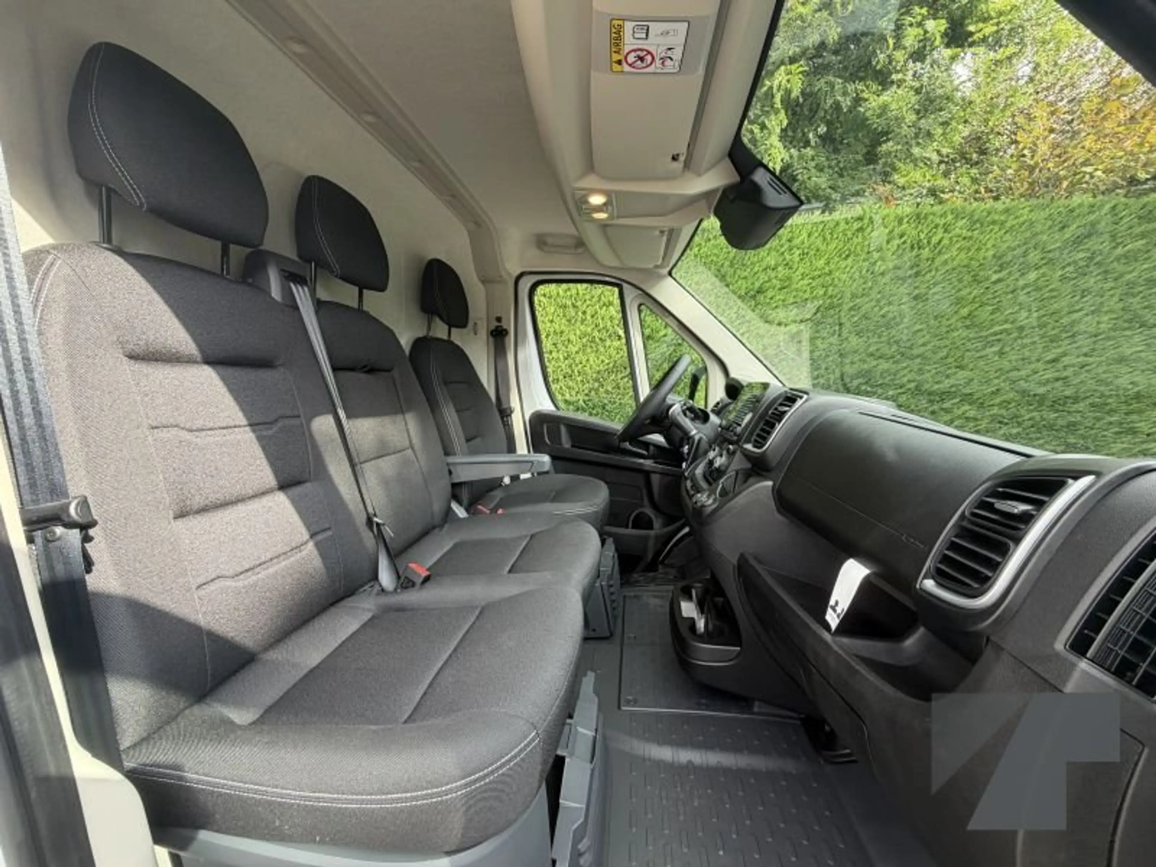 Peugeot Boxer 335 L2H2 BlueHDi 180 — photo 11