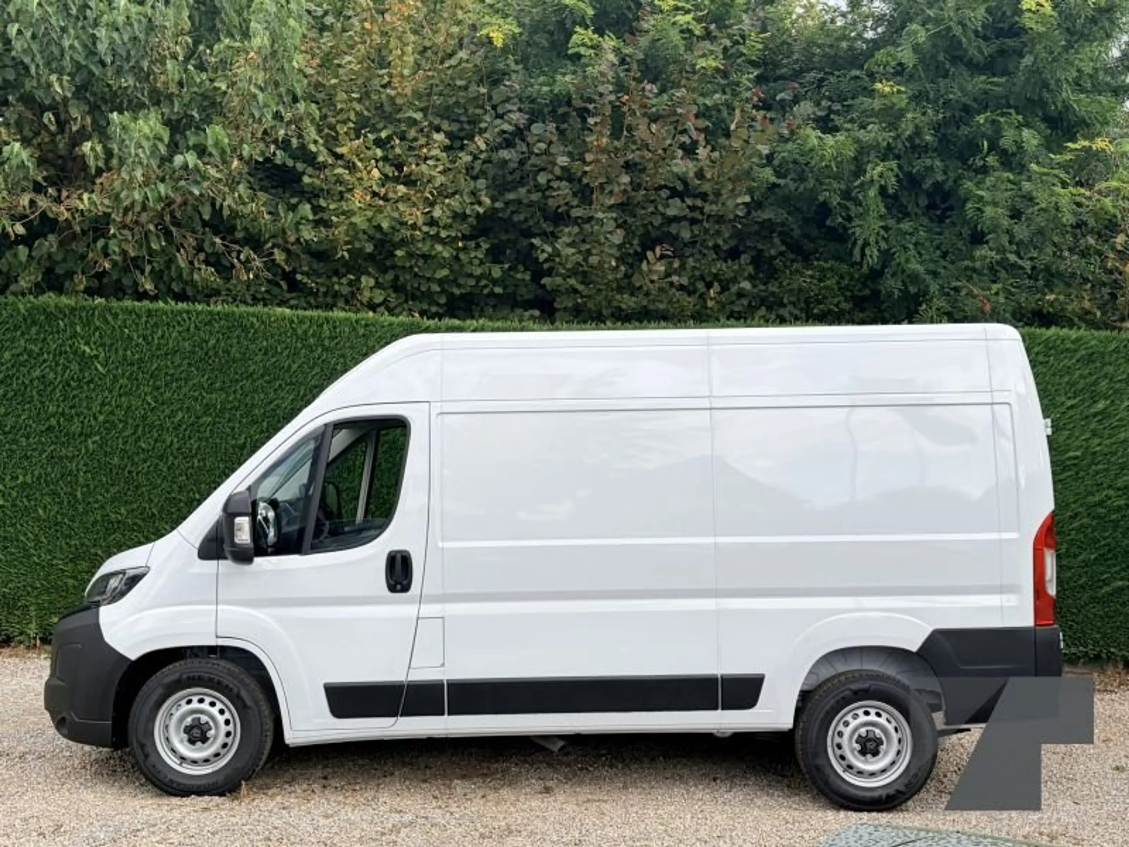 Peugeot Boxer 335 L2H2 BlueHDi 180 — photo 2