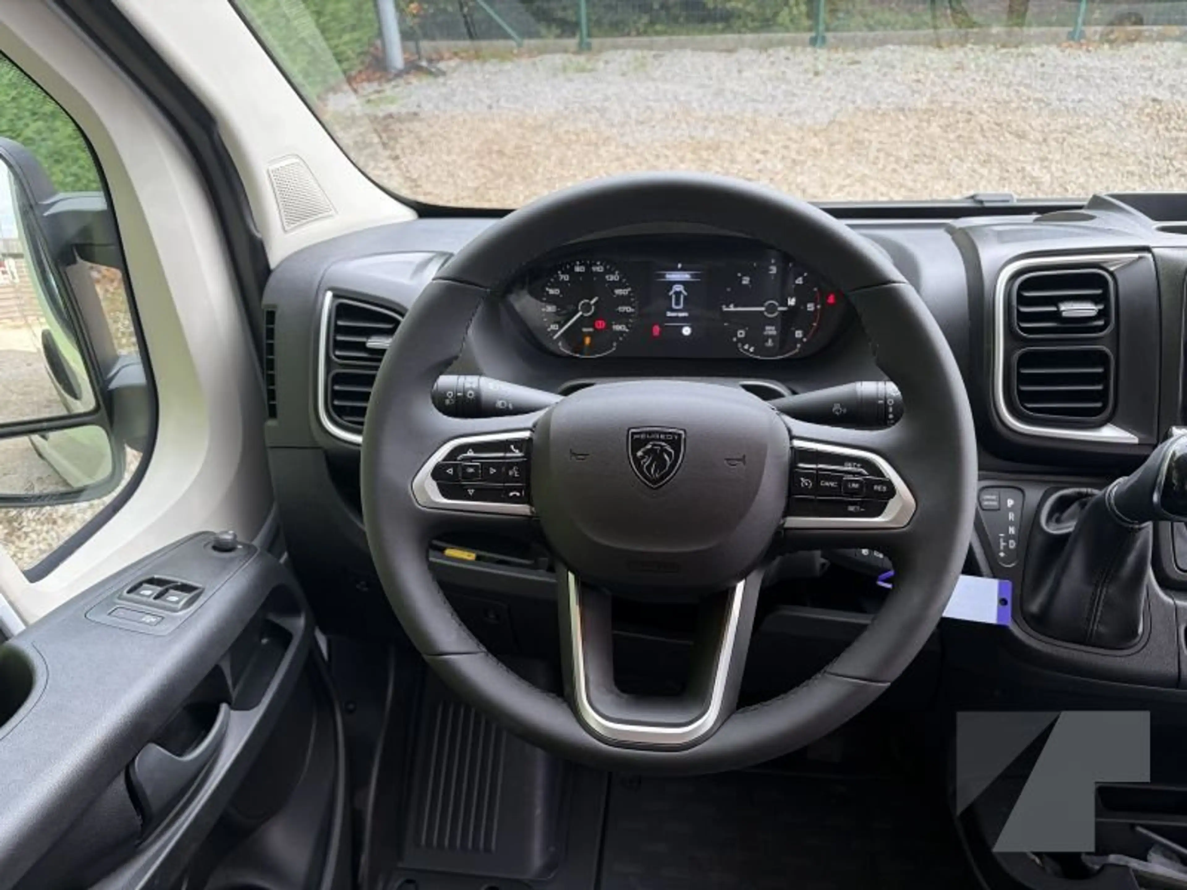 Peugeot Boxer 335 L2H2 BlueHDi 180 — photo 13