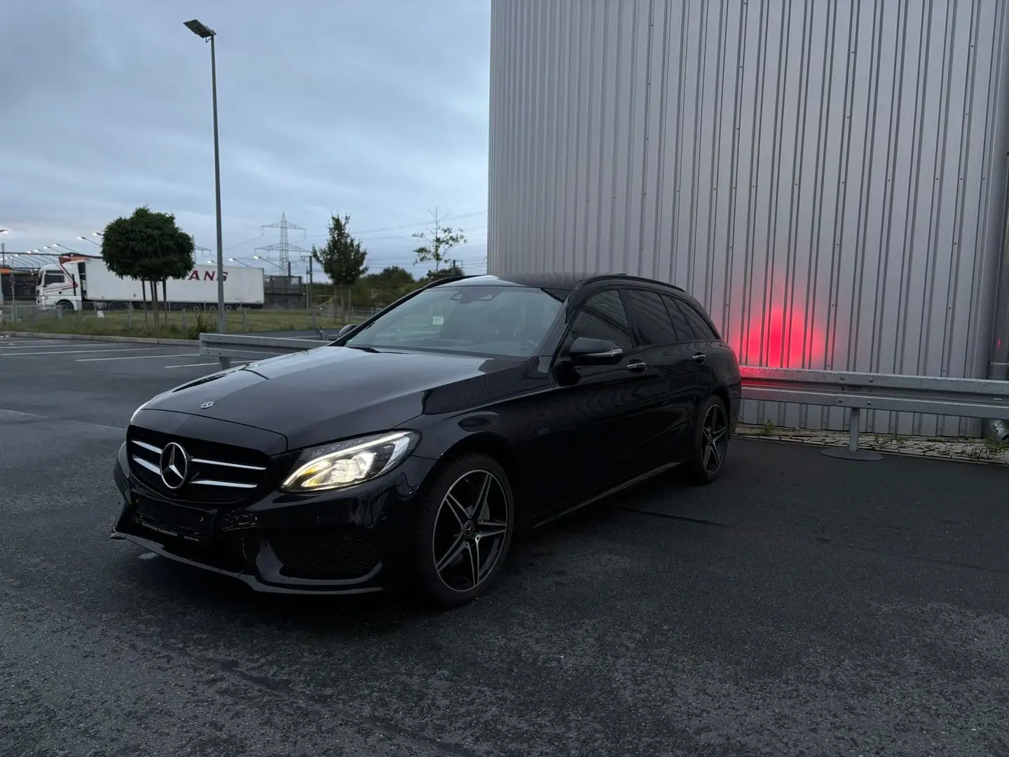 Mercedes-Benz C 350 T AMG *VOLL, PANO,LEDER,BUR* Schwarz - 1