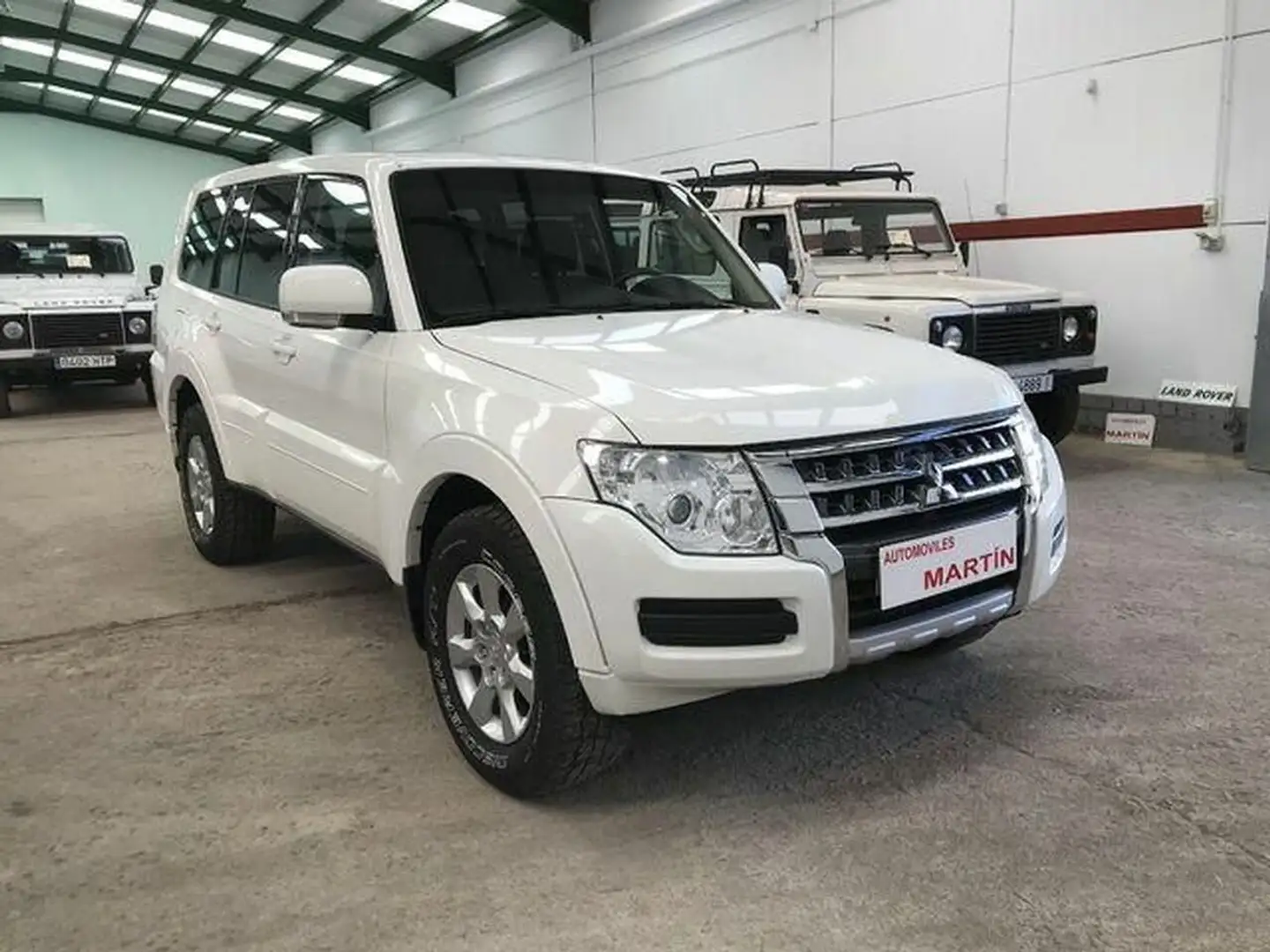 Mitsubishi Montero 3.2DI-D Spirit 5AT 190 Bílá - 2