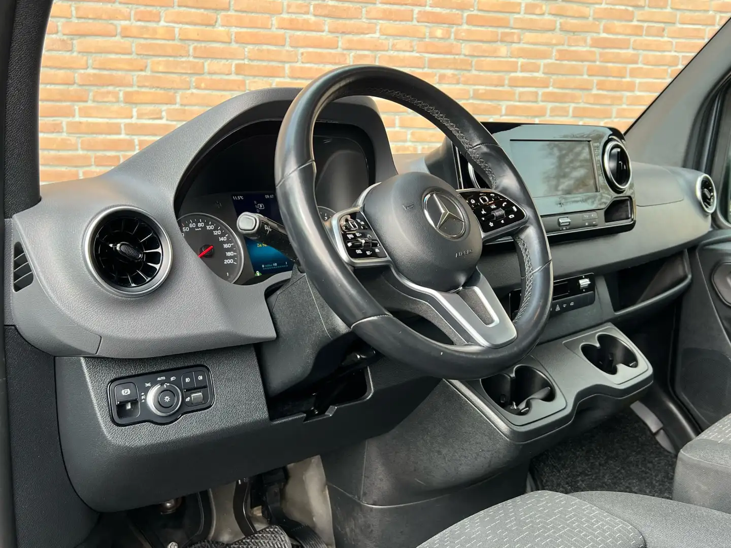 Mercedes-Benz Sprinter 214CDI 143PK 9G-Tronic L2H2 / Distronic / M-Bux / Grijs - 2