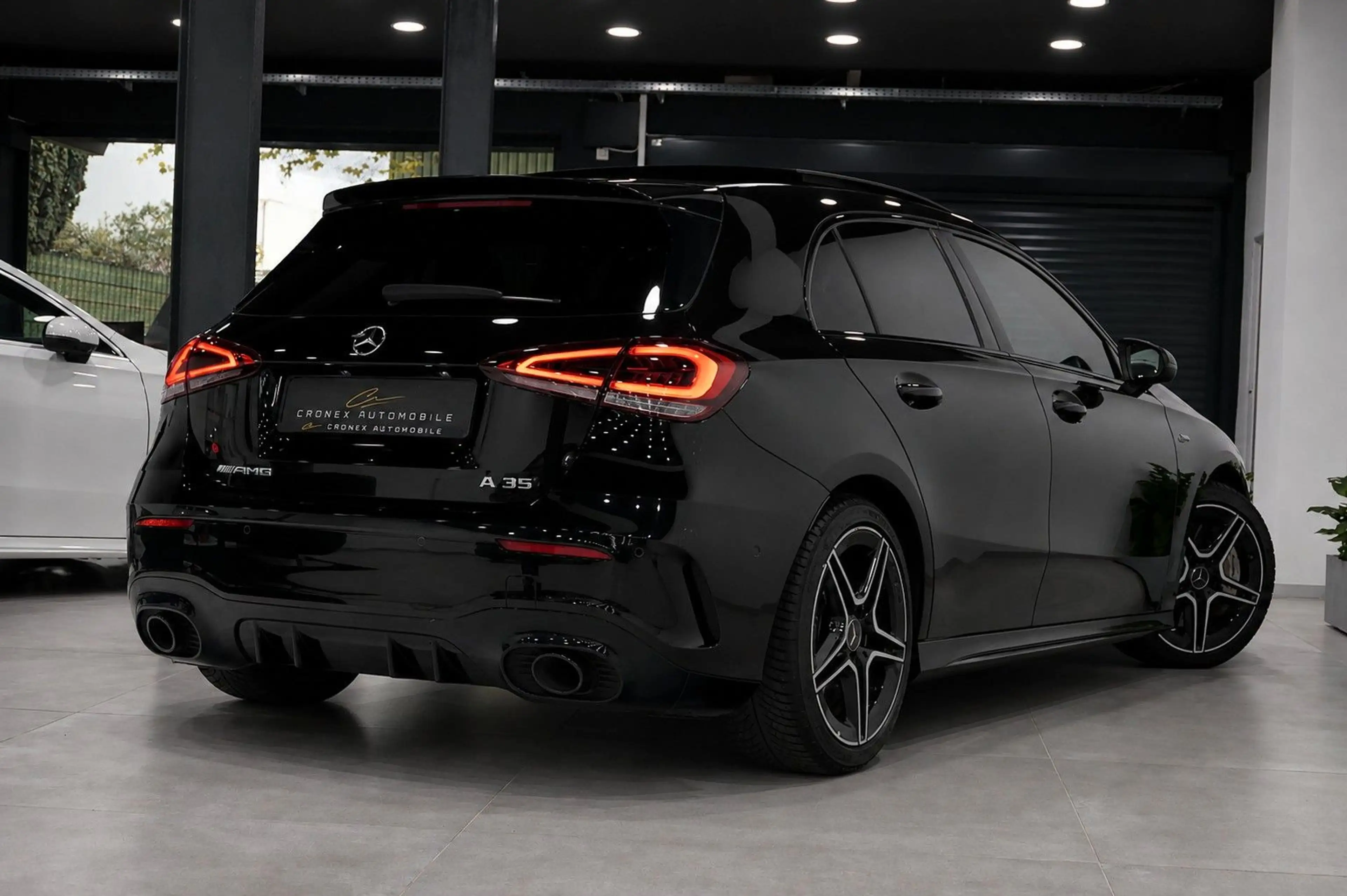 Mercedes-Benz A 35 AMG 4Matic+ SPEEDSHIFT/Pano/Night/1.Hand/PA — photo 2