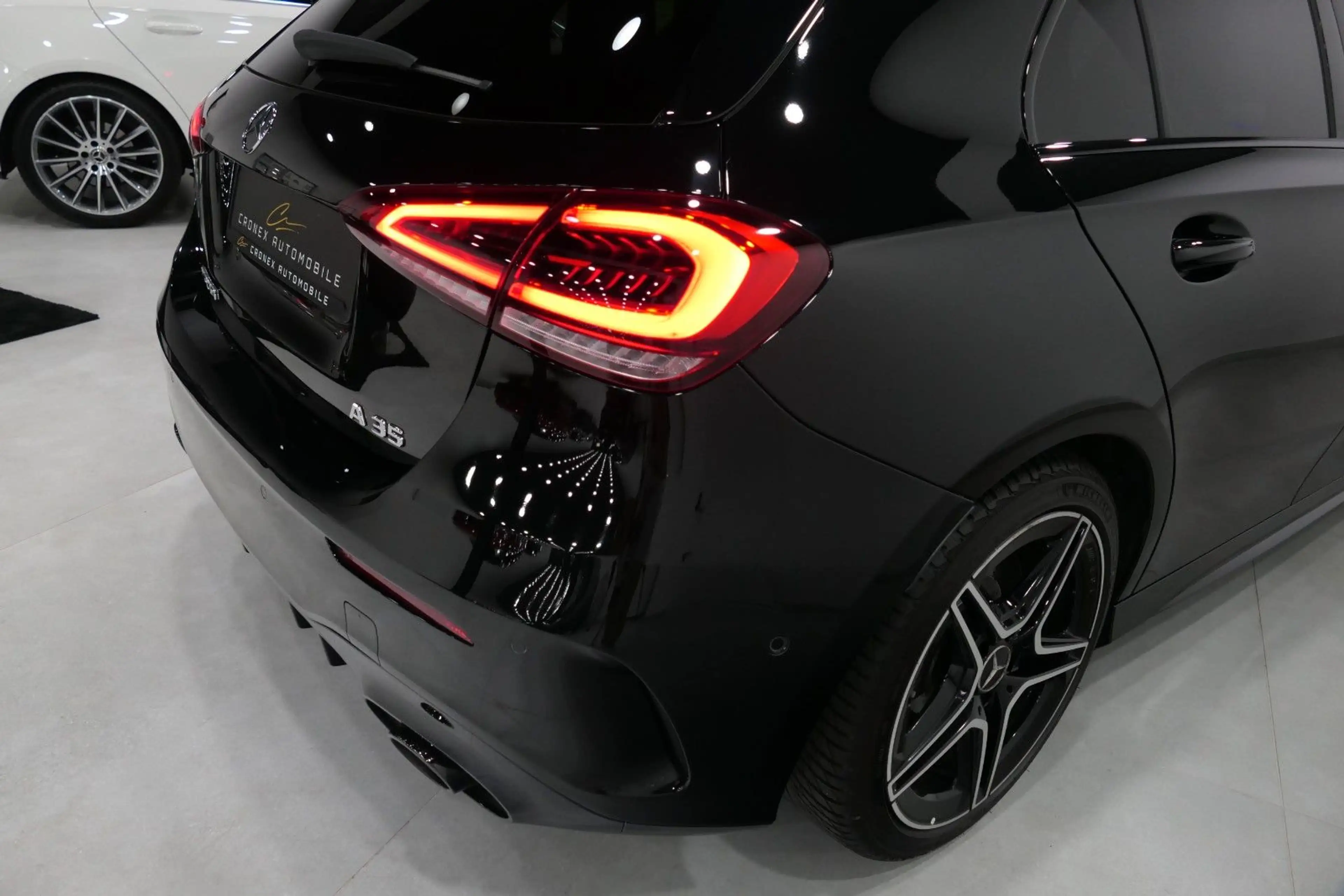 Mercedes-Benz A 35 AMG 4Matic+ SPEEDSHIFT/Pano/Night/1.Hand/PA — photo 13