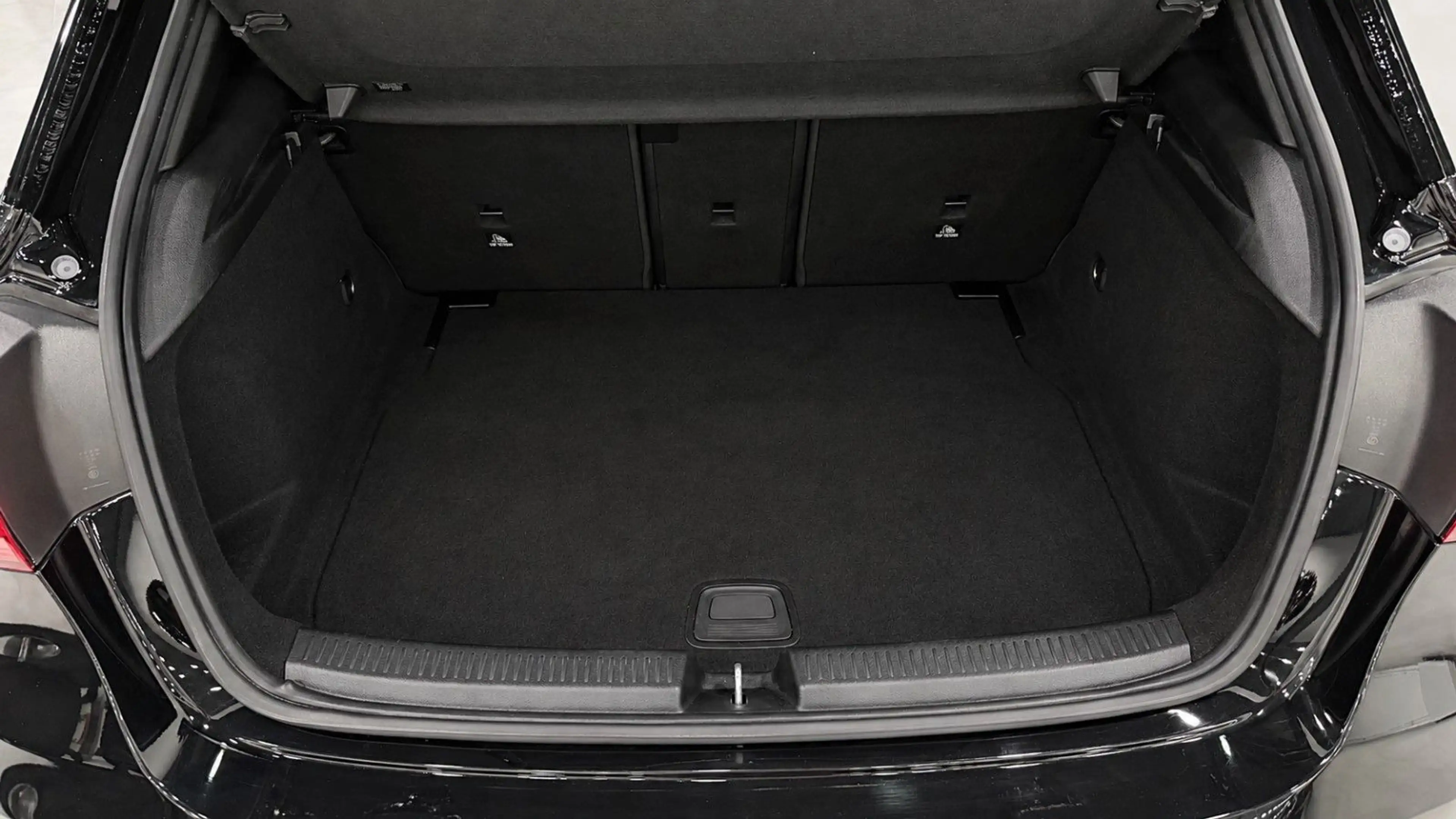 Mercedes-Benz A 35 AMG 4Matic+ SPEEDSHIFT/Pano/Night/1.Hand/PA — photo 15