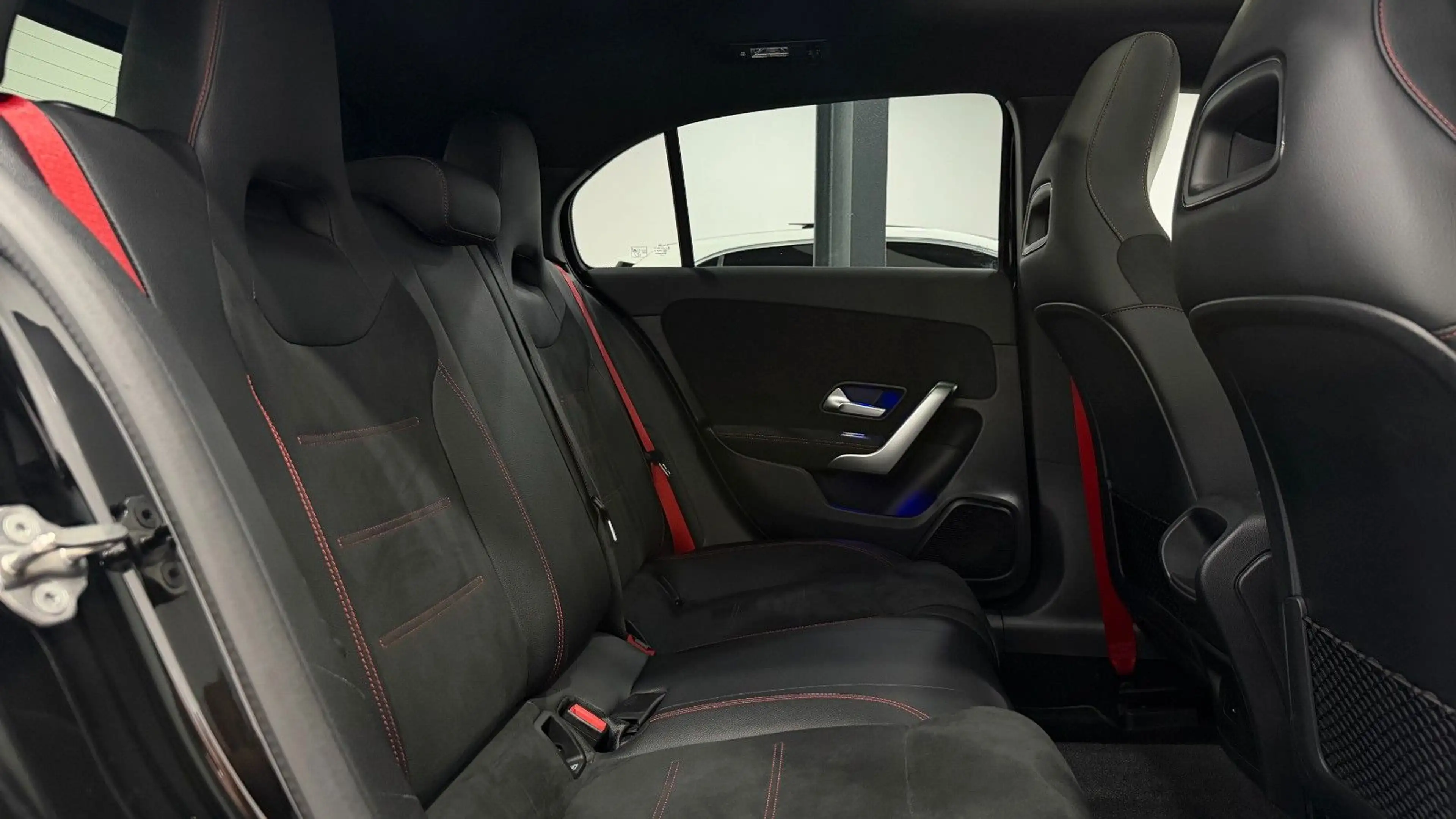 Mercedes-Benz A 35 AMG 4Matic+ SPEEDSHIFT/Pano/Night/1.Hand/PA — photo 10