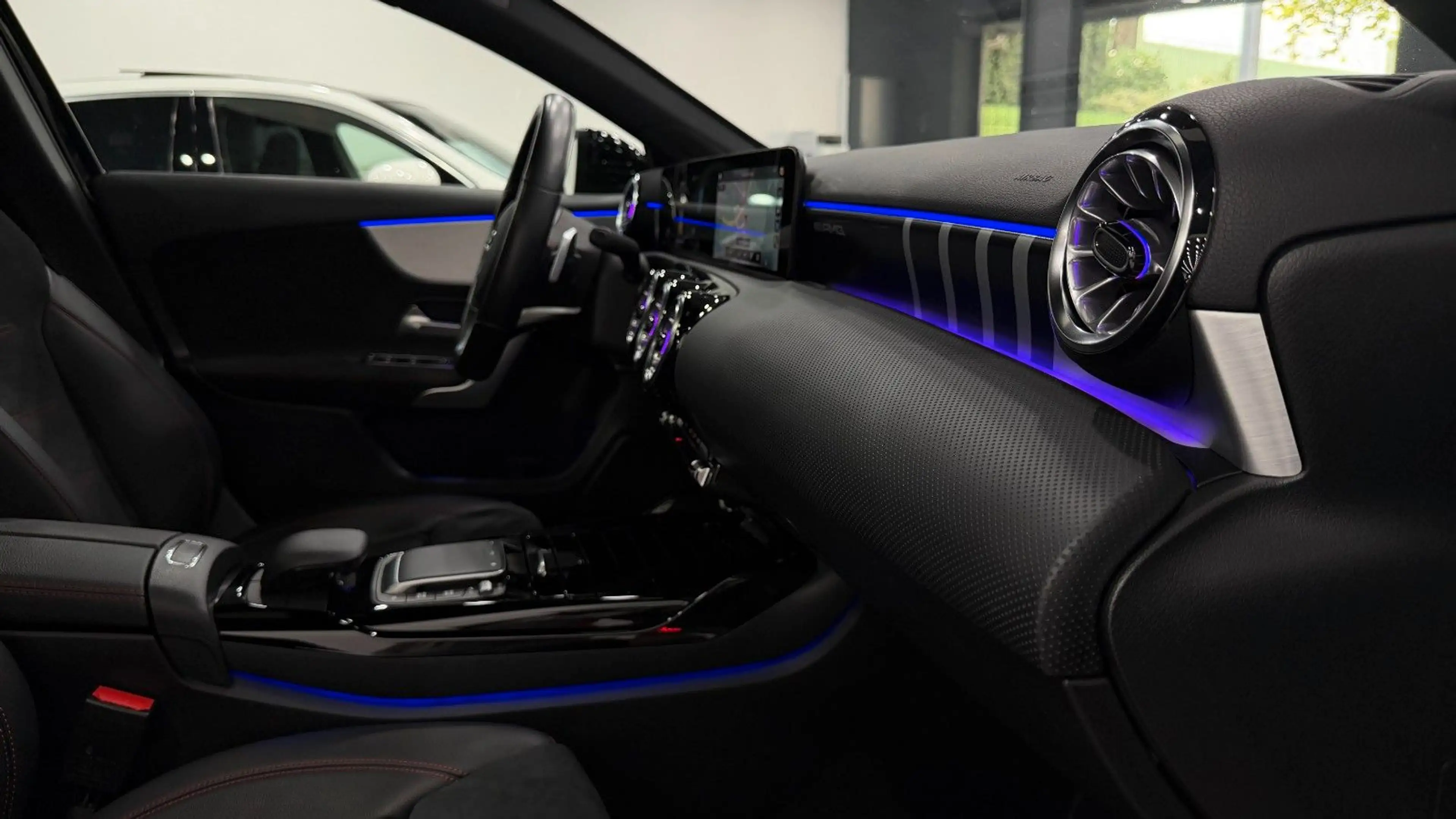 Mercedes-Benz A 35 AMG 4Matic+ SPEEDSHIFT/Pano/Night/1.Hand/PA — photo 7