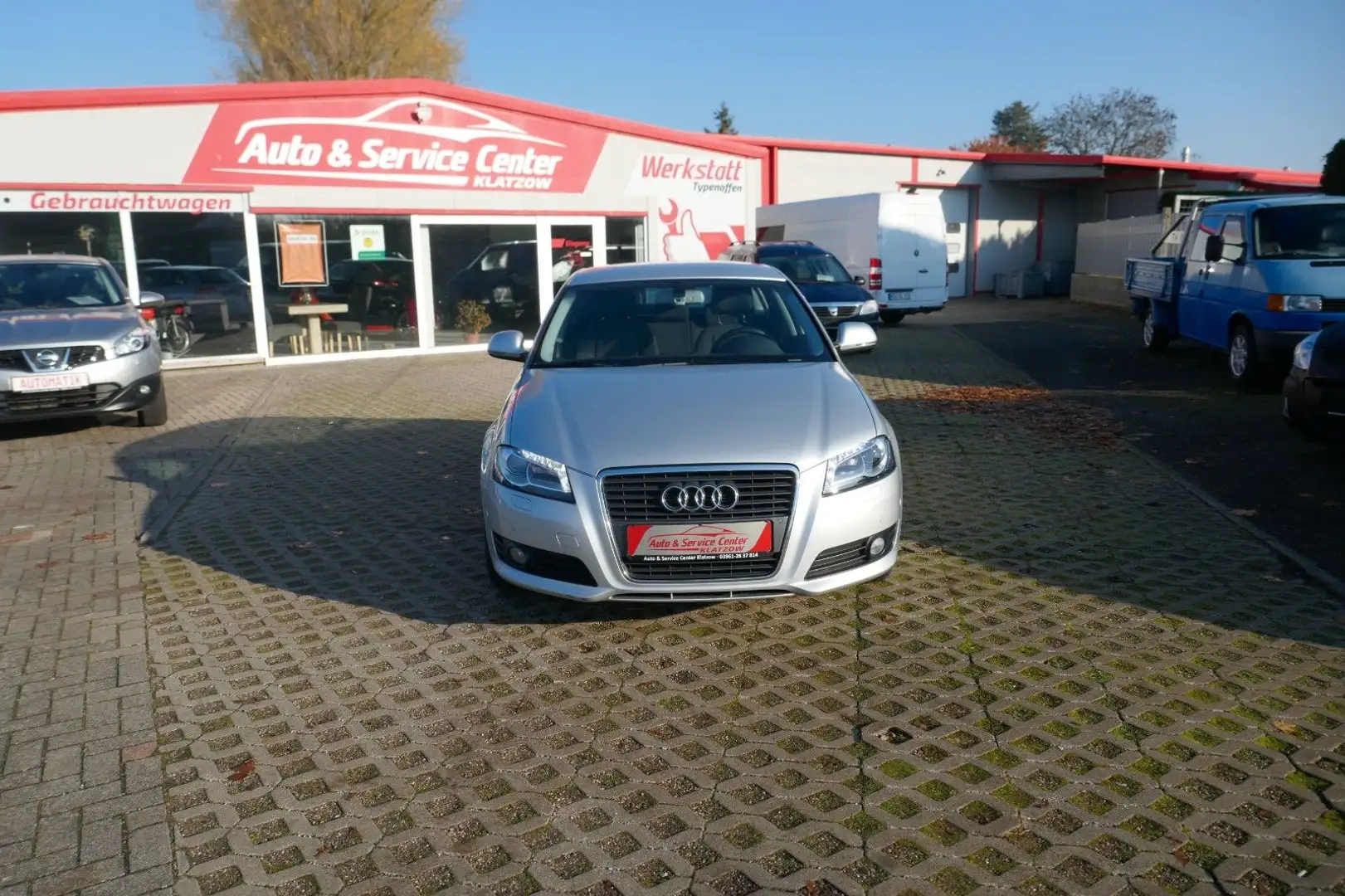 Audi A3 1.6 TDI 66kW Sportback Attraction BI-XENON Grau - 2