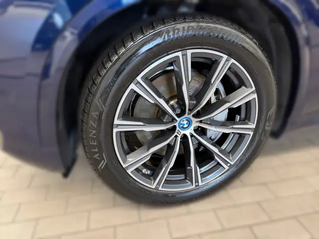 BMW X5 view 3