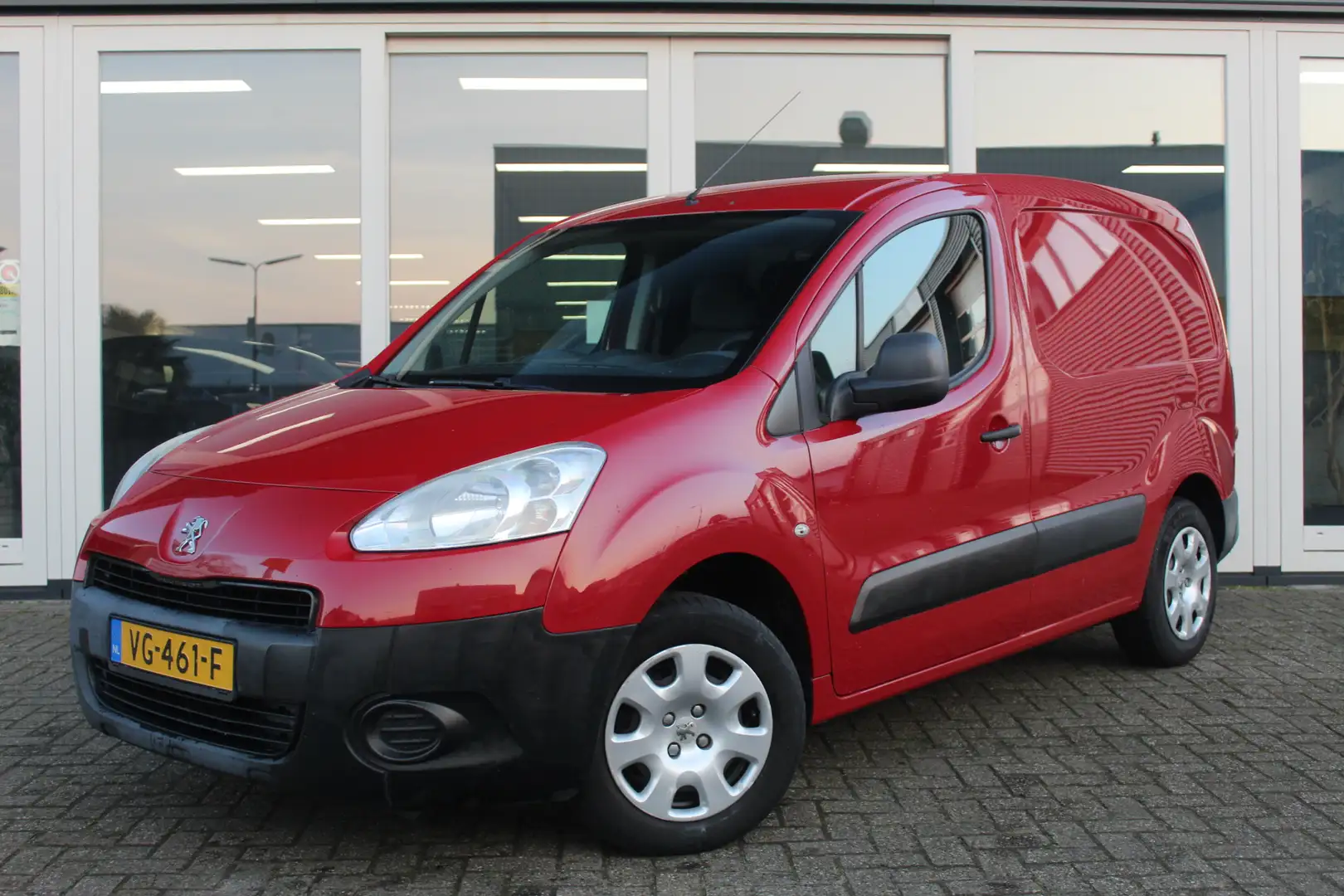 Peugeot Partner 120 1.6 HDI L1 XR Profit + Prijs Is Rijklaar btw v Rood - 1