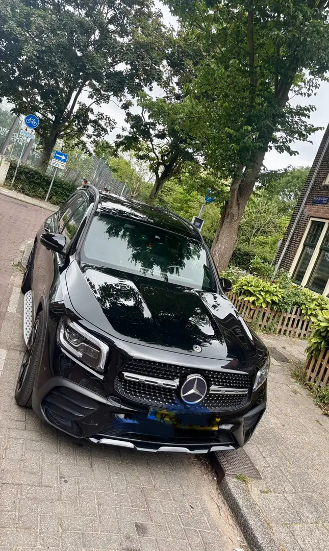 Mercedes-Benz GLB 200 Bns Solution Zwart - 1