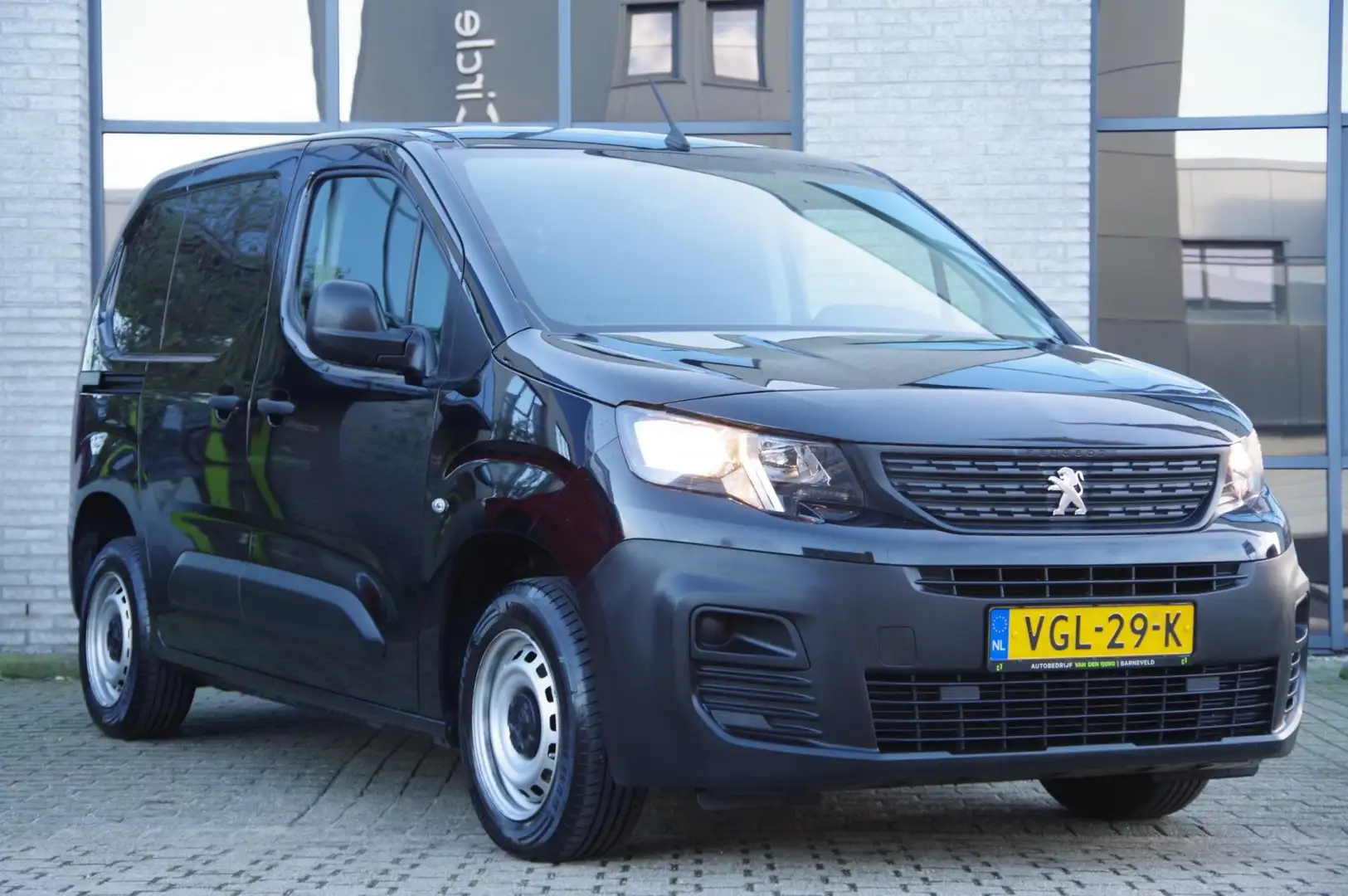 Peugeot Partner 1.5 BlueHDI AIRCO, CRUISE, ZEER NETTE AUTO! NL AUT Zwart - 2
