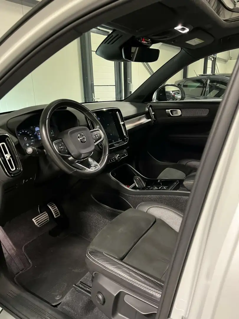 Volvo XC40 1.5 T5 Twin Engine R-Design Pano Carplay ACC NAP Weiß - 2
