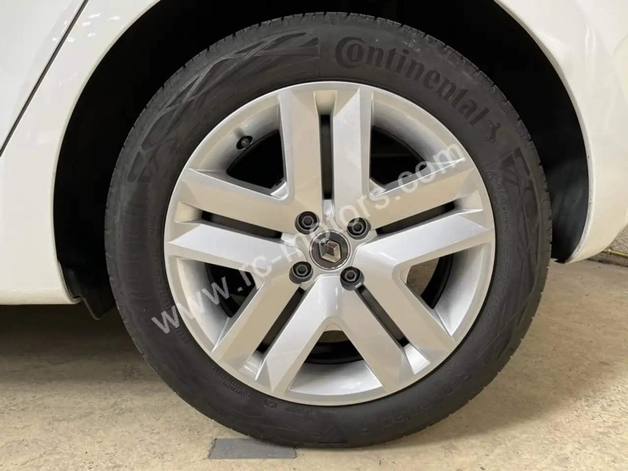 Renault Clio Citadine 3 portes — photo 8