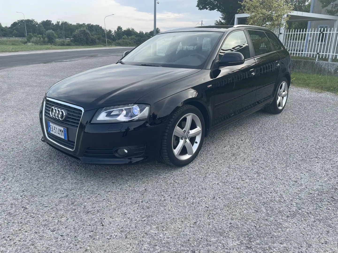 Audi A3 Sportback 1.6 tdi S LINE - 1