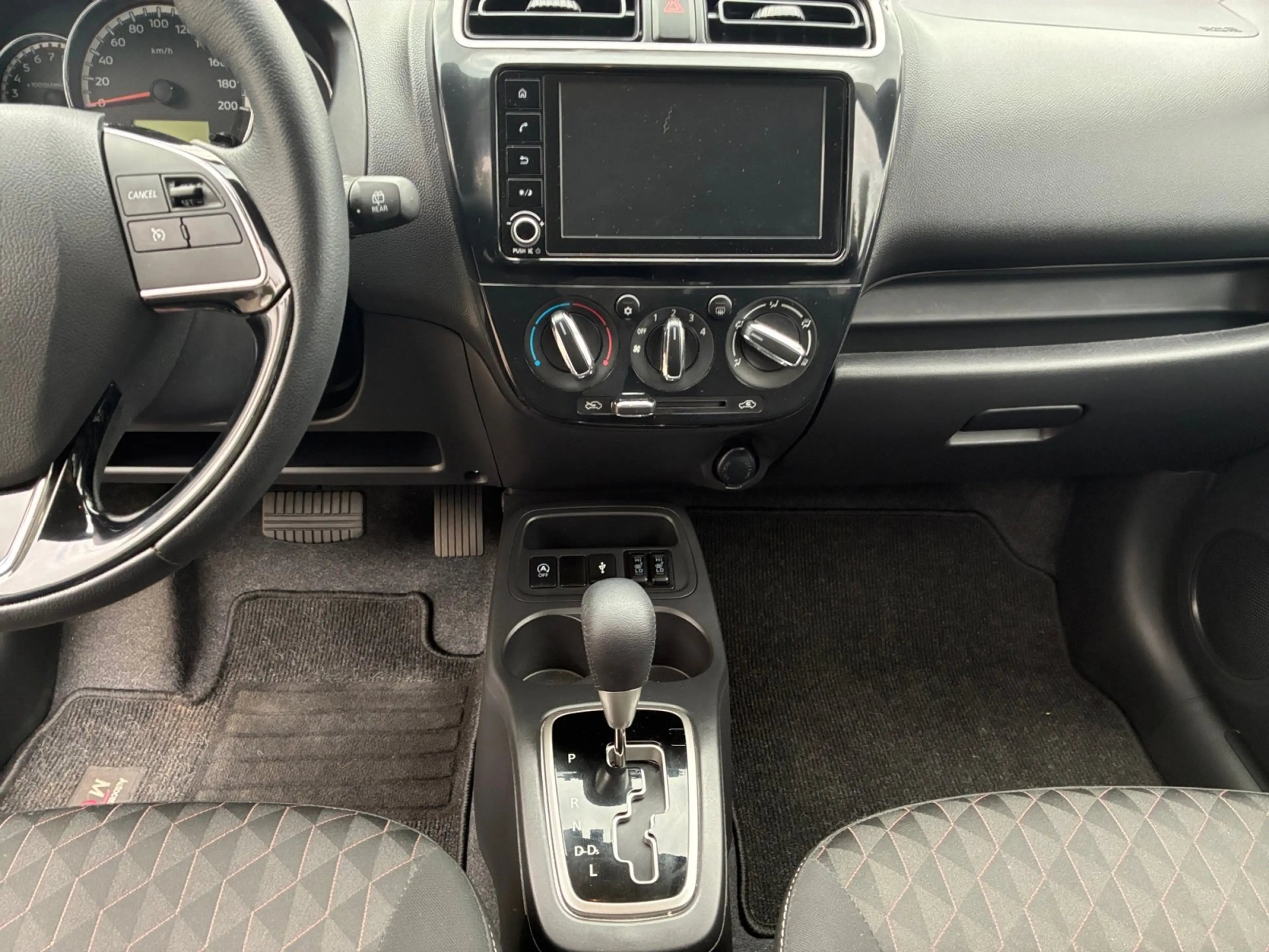 Mitsubishi Space Star Select+ 1.2 MIVEC CVT Tempomat USB — photo 9