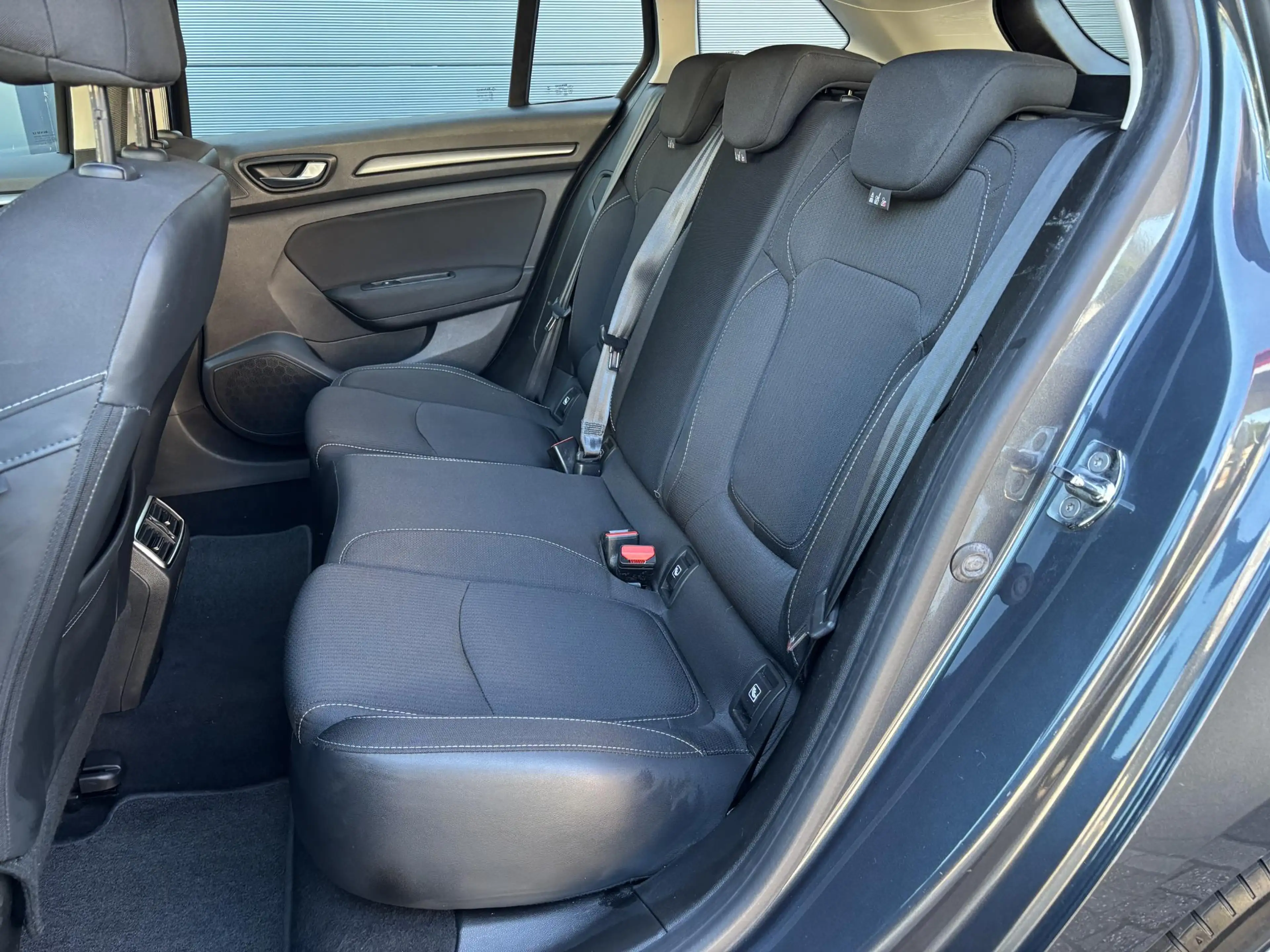 Renault Megane E-Tech Estate 1.6 Plug-In Hybrid 160 / 100% Onderhoud — photo 16